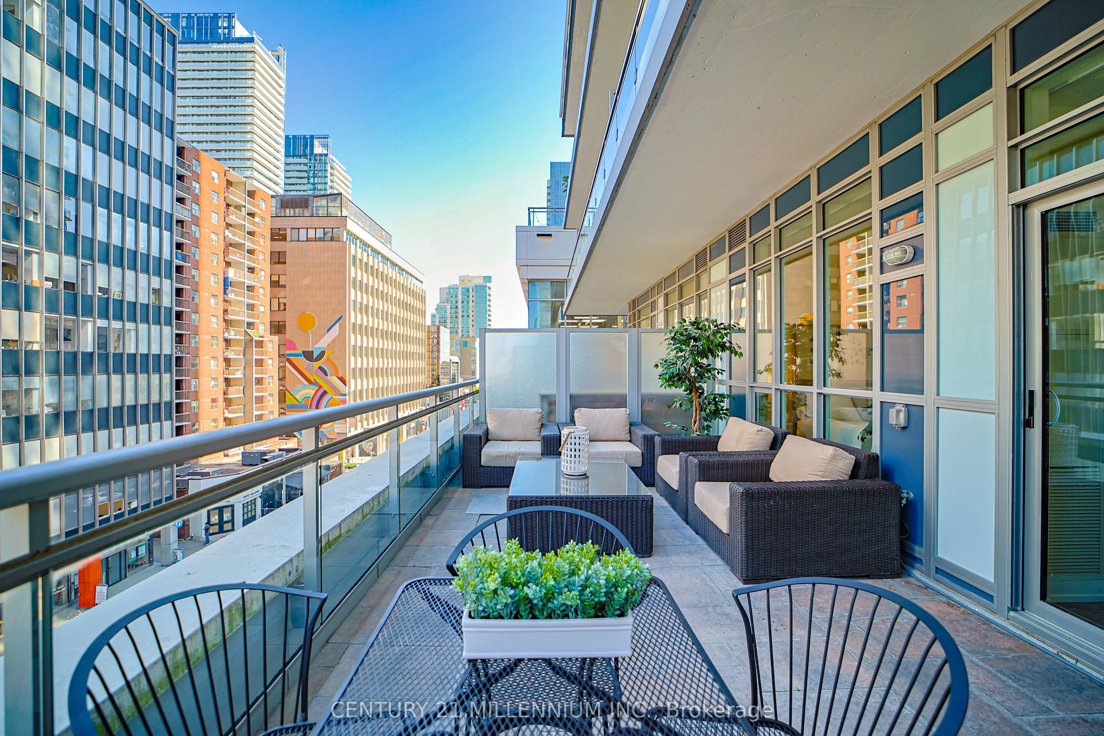 89 Dunfield Avenue, #405