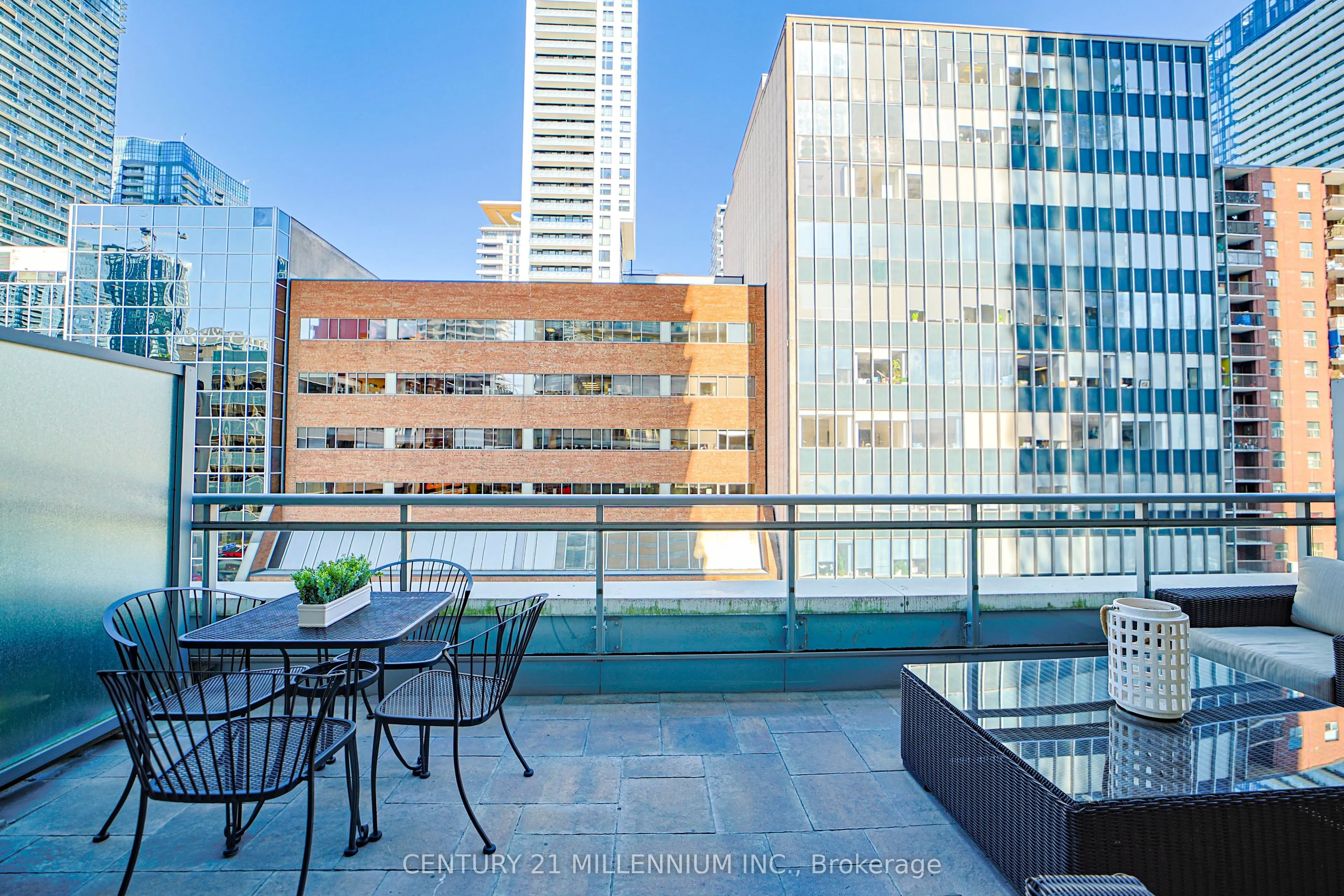 89 Dunfield Avenue, #405