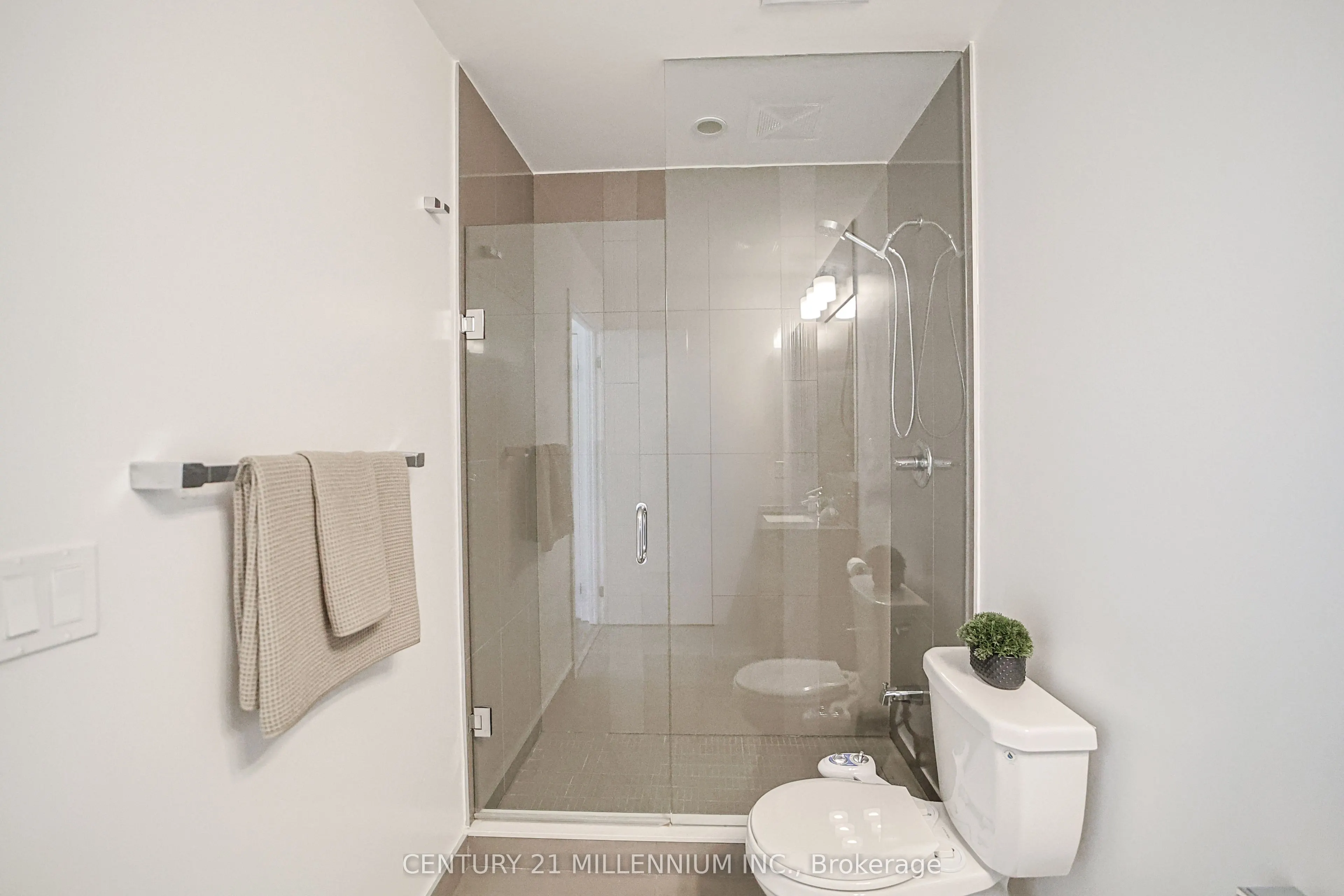 89 Dunfield Avenue, #405