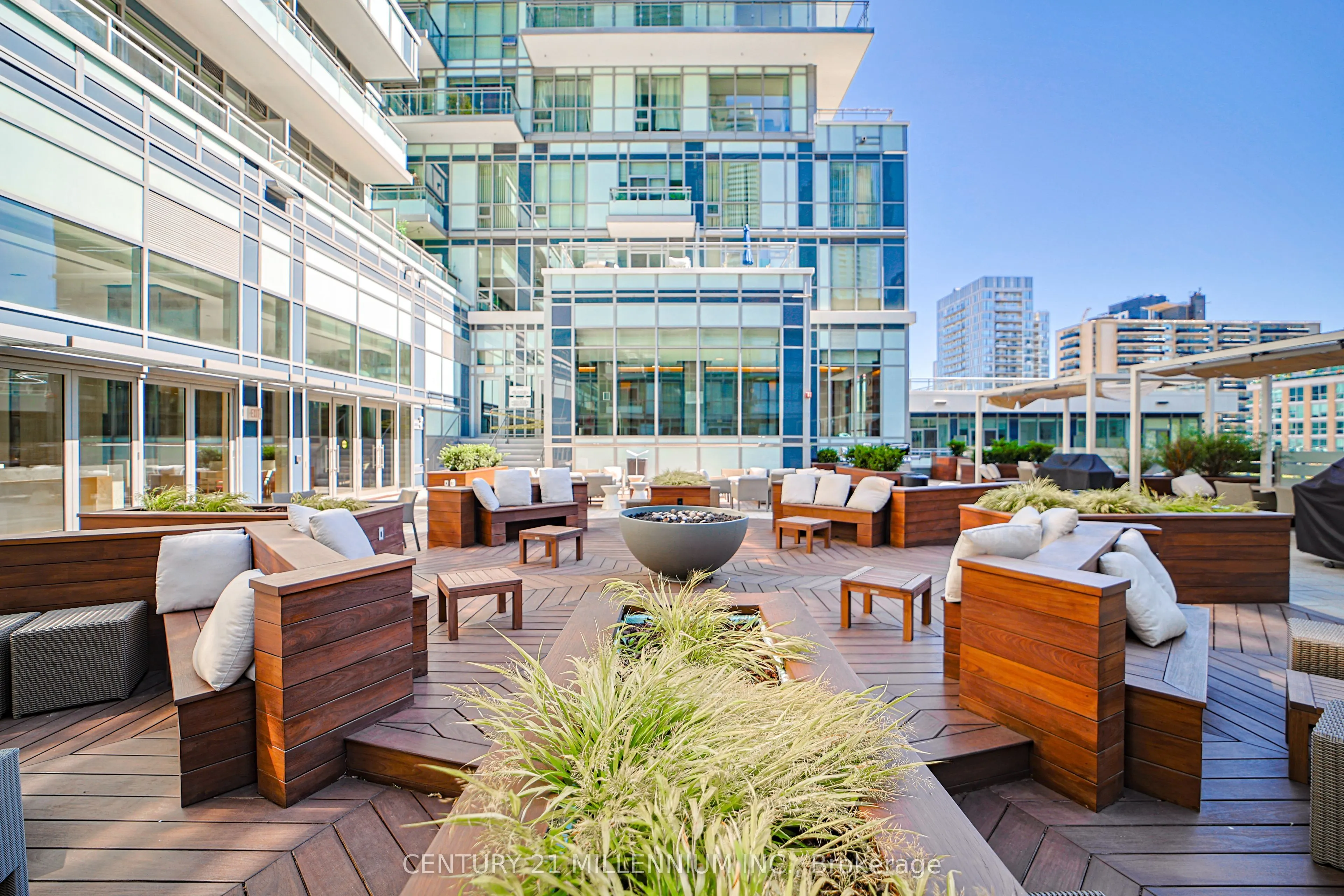 89 Dunfield Avenue, #405