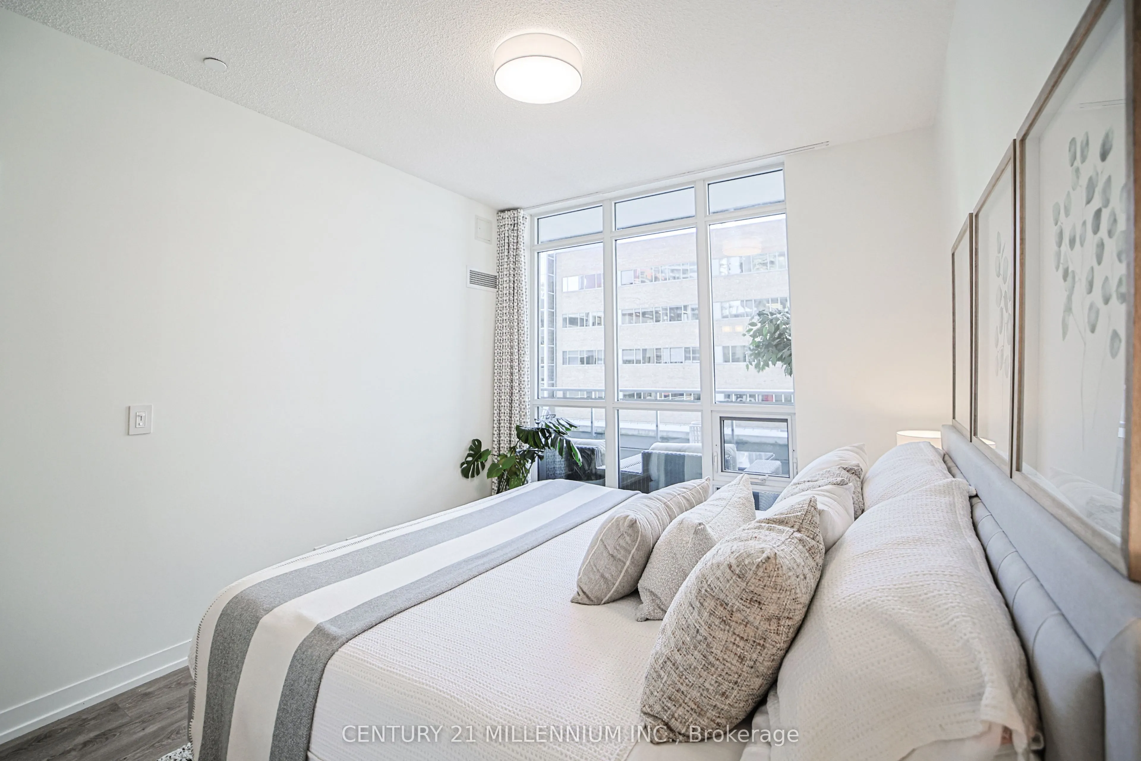 89 Dunfield Avenue, #405