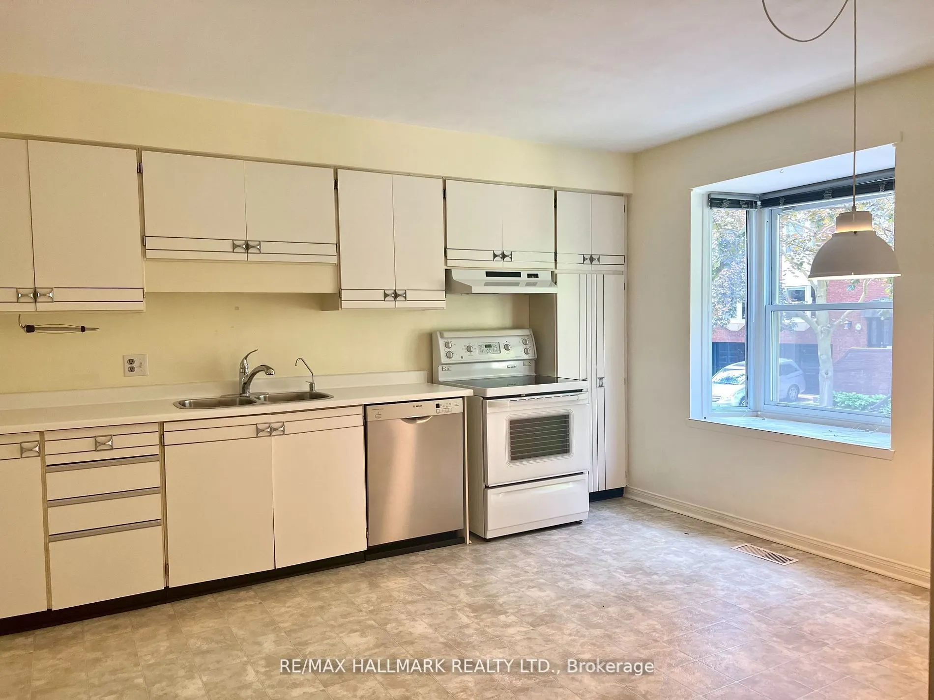 1 Red Maple Court, #33