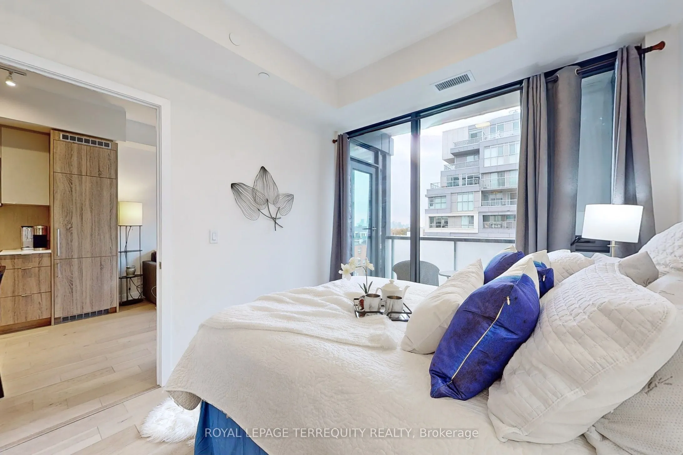 840 St Clair Avenue W, #612