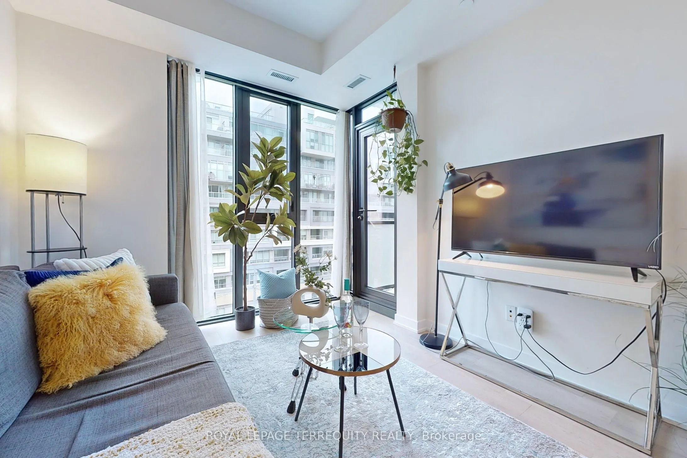 840 St Clair Avenue W, #612