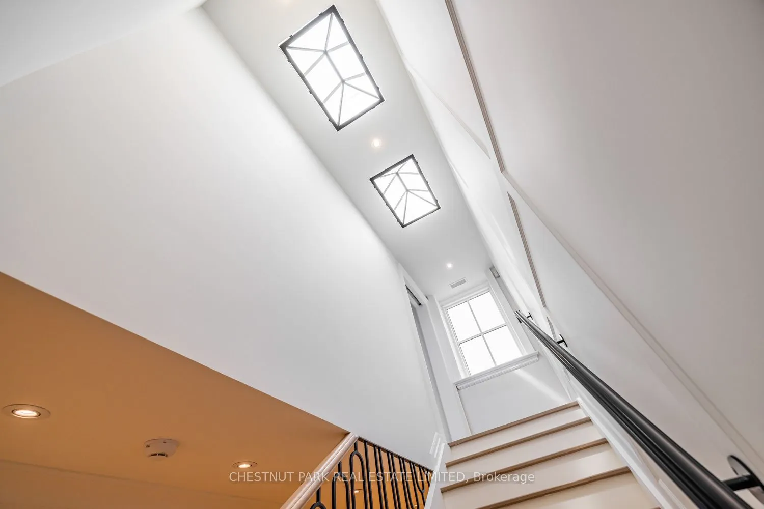 122 Roxborough Street W