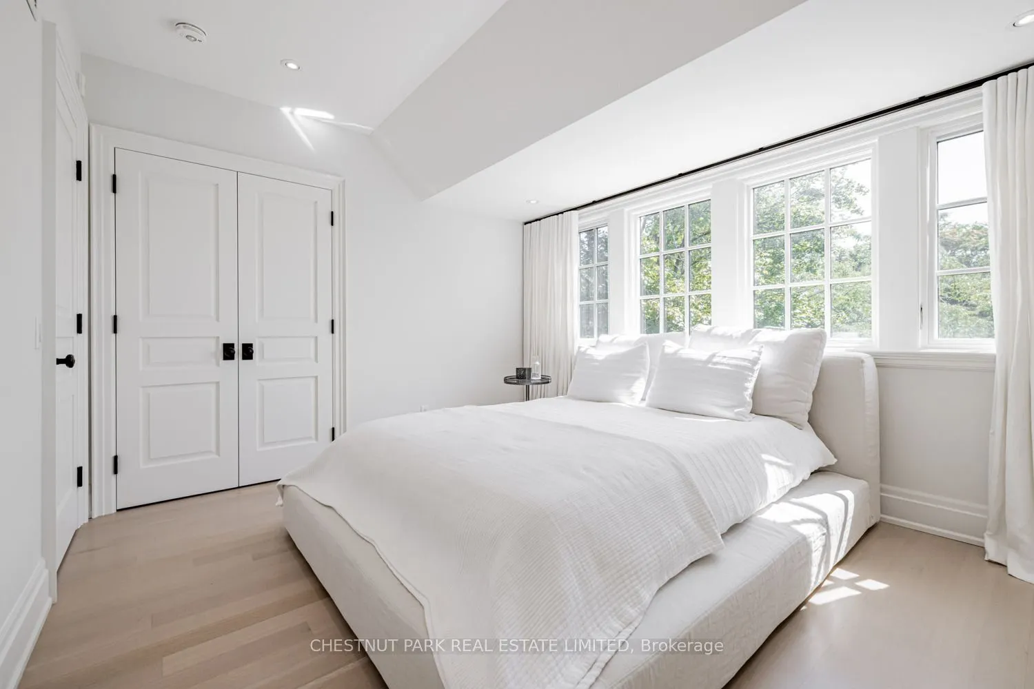 122 Roxborough Street W