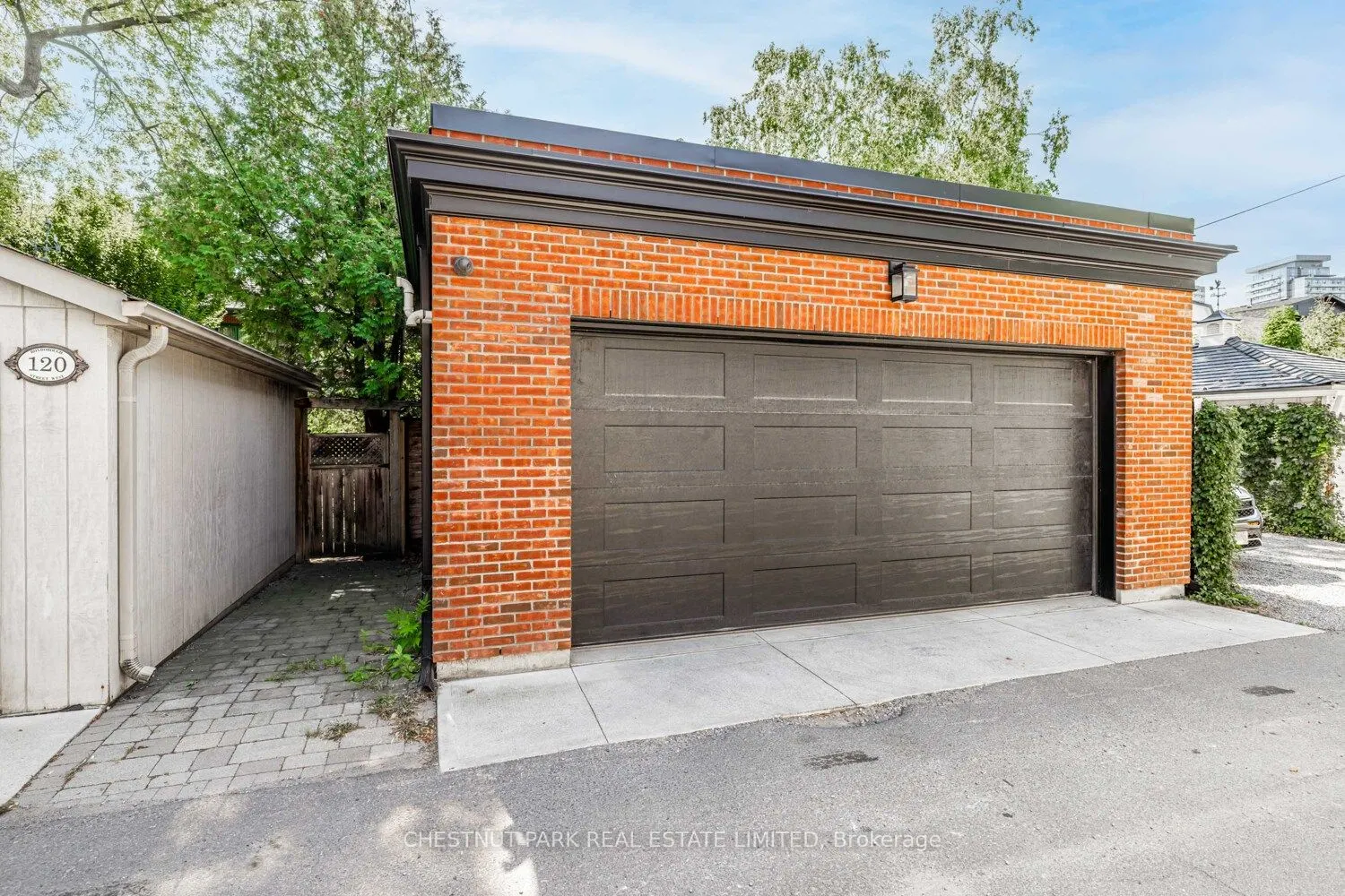 122 Roxborough Street W