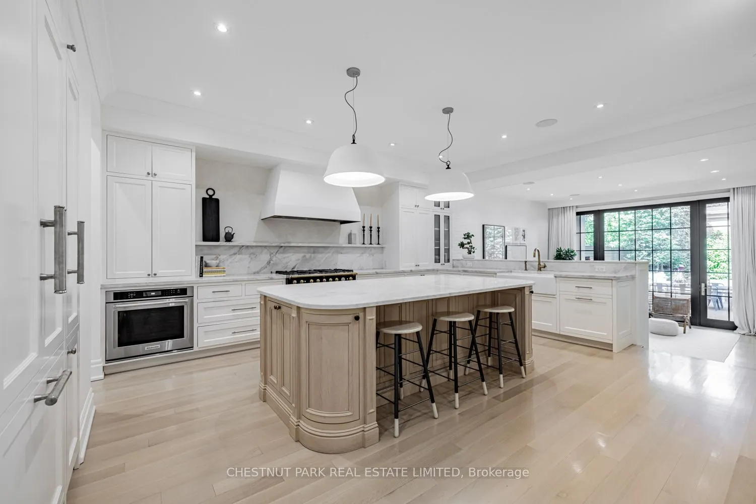 122 Roxborough Street W