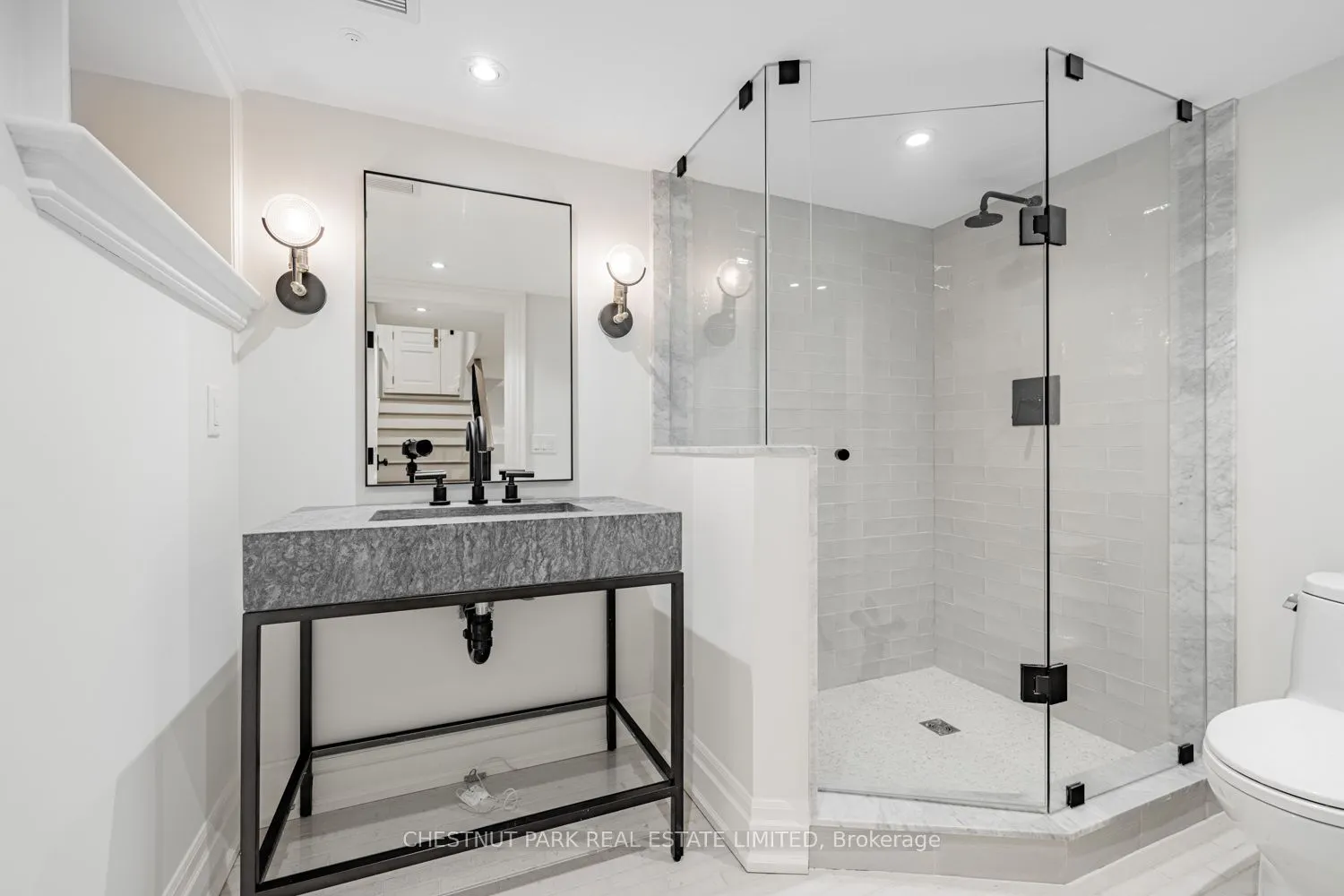 122 Roxborough Street W