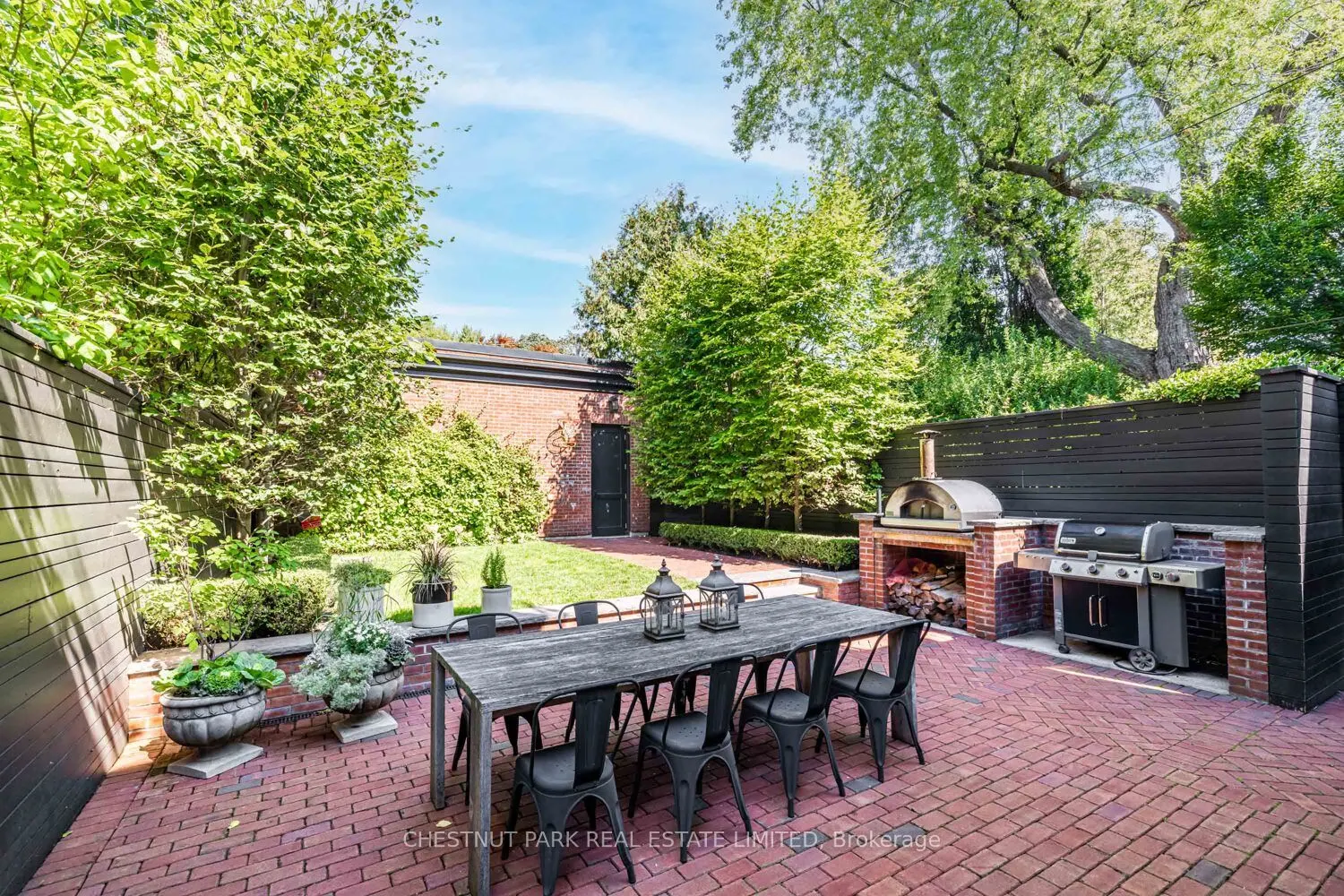 122 Roxborough Street W