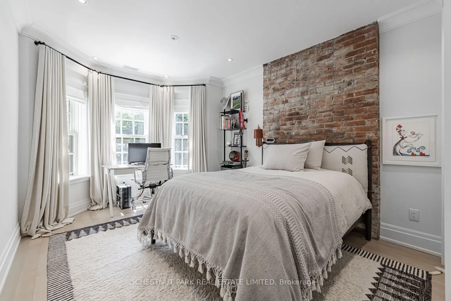 122 Roxborough Street W