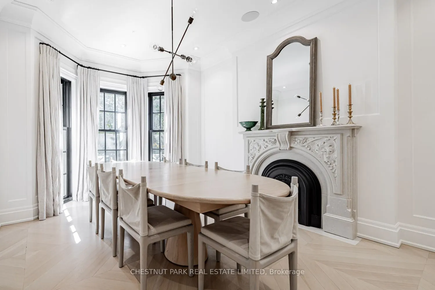 122 Roxborough Street W