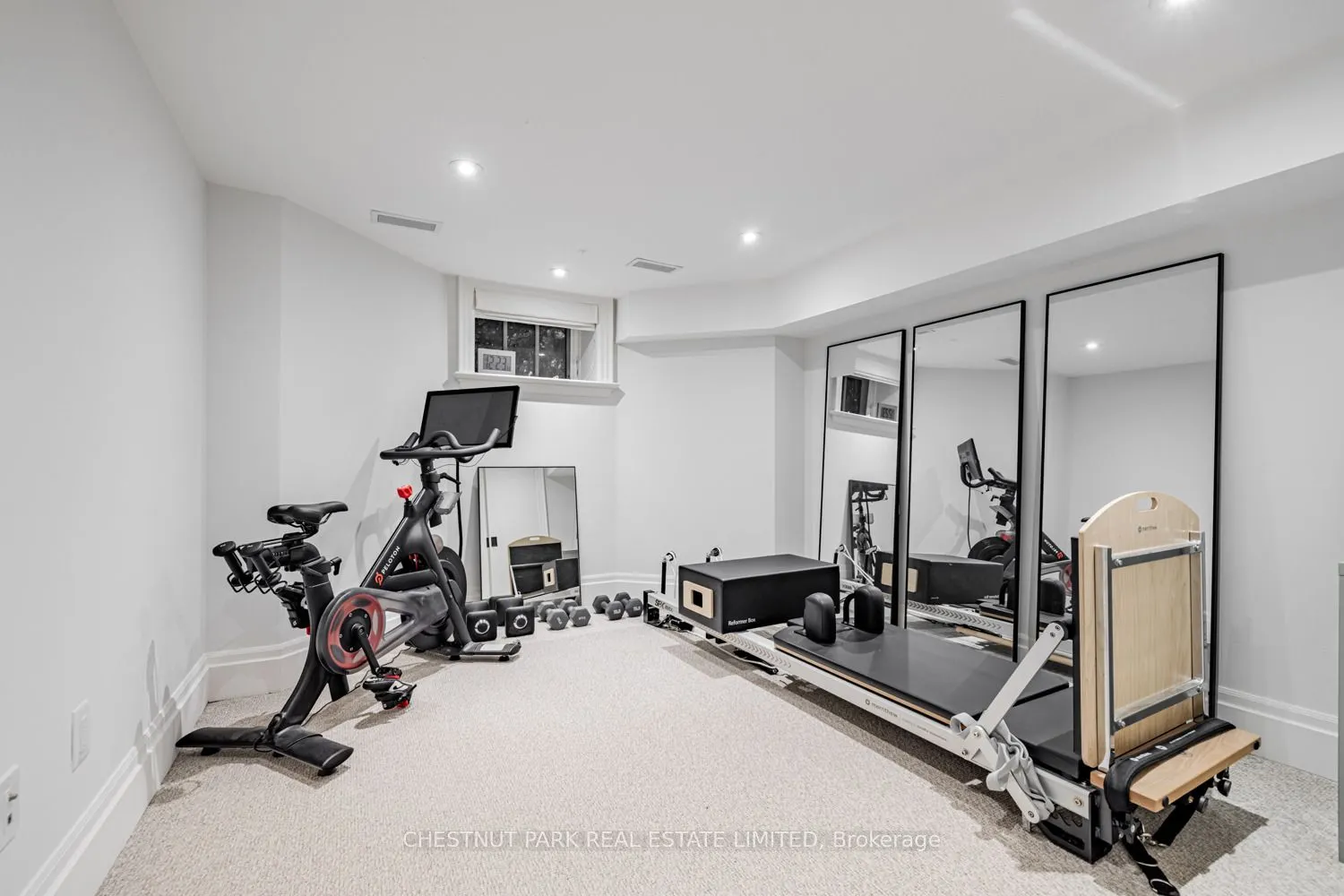 122 Roxborough Street W