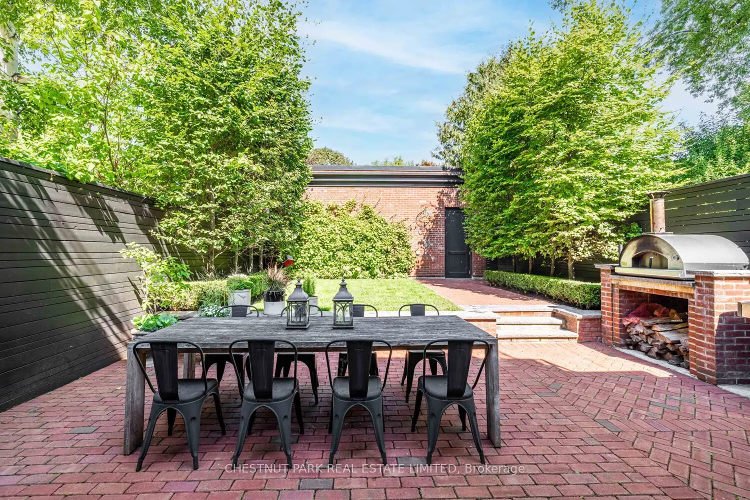 122 Roxborough Street W