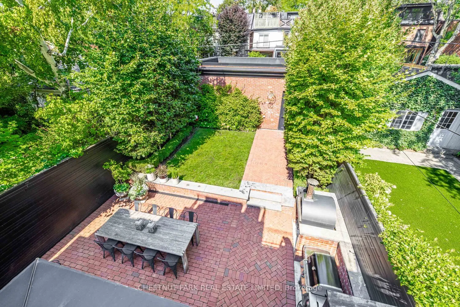 122 Roxborough Street W