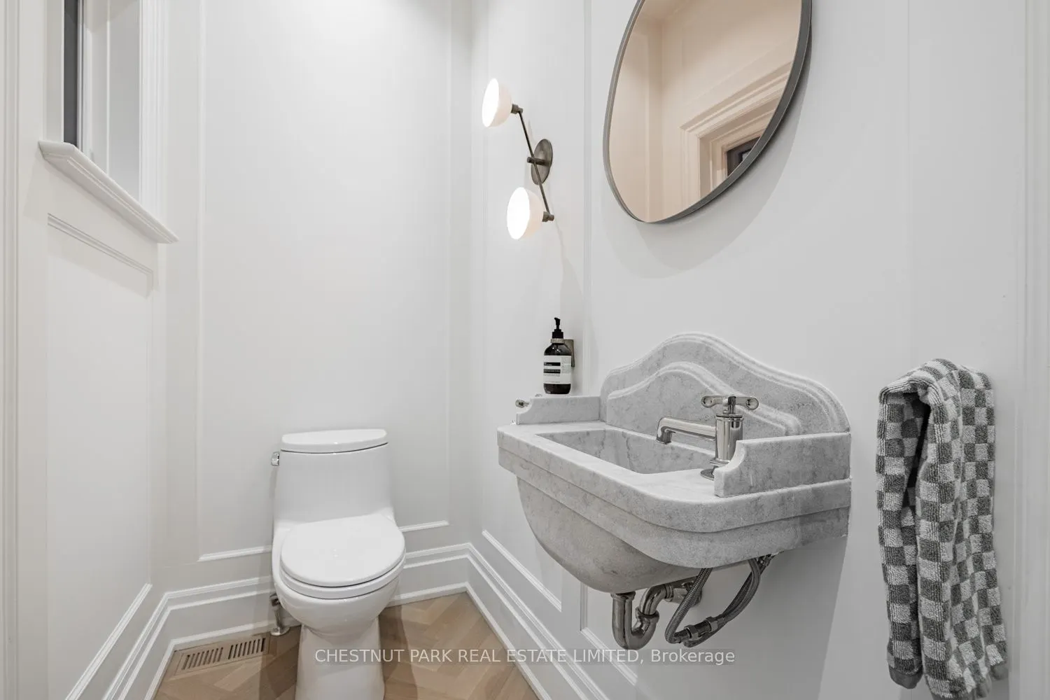 122 Roxborough Street W