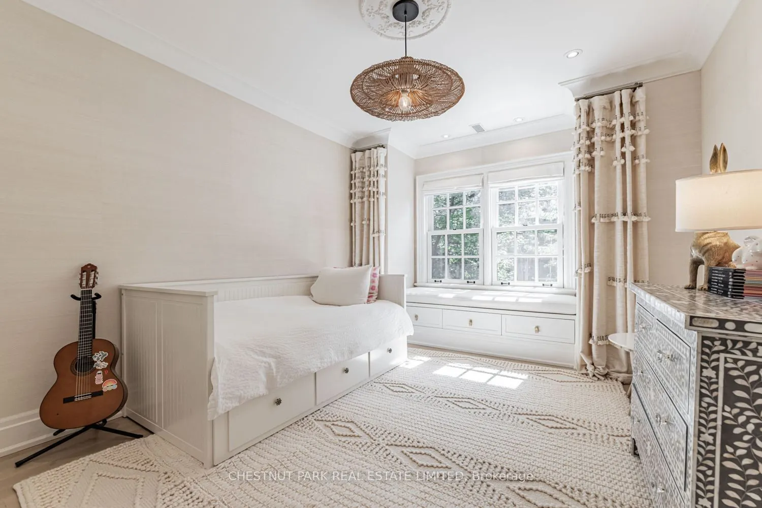 122 Roxborough Street W
