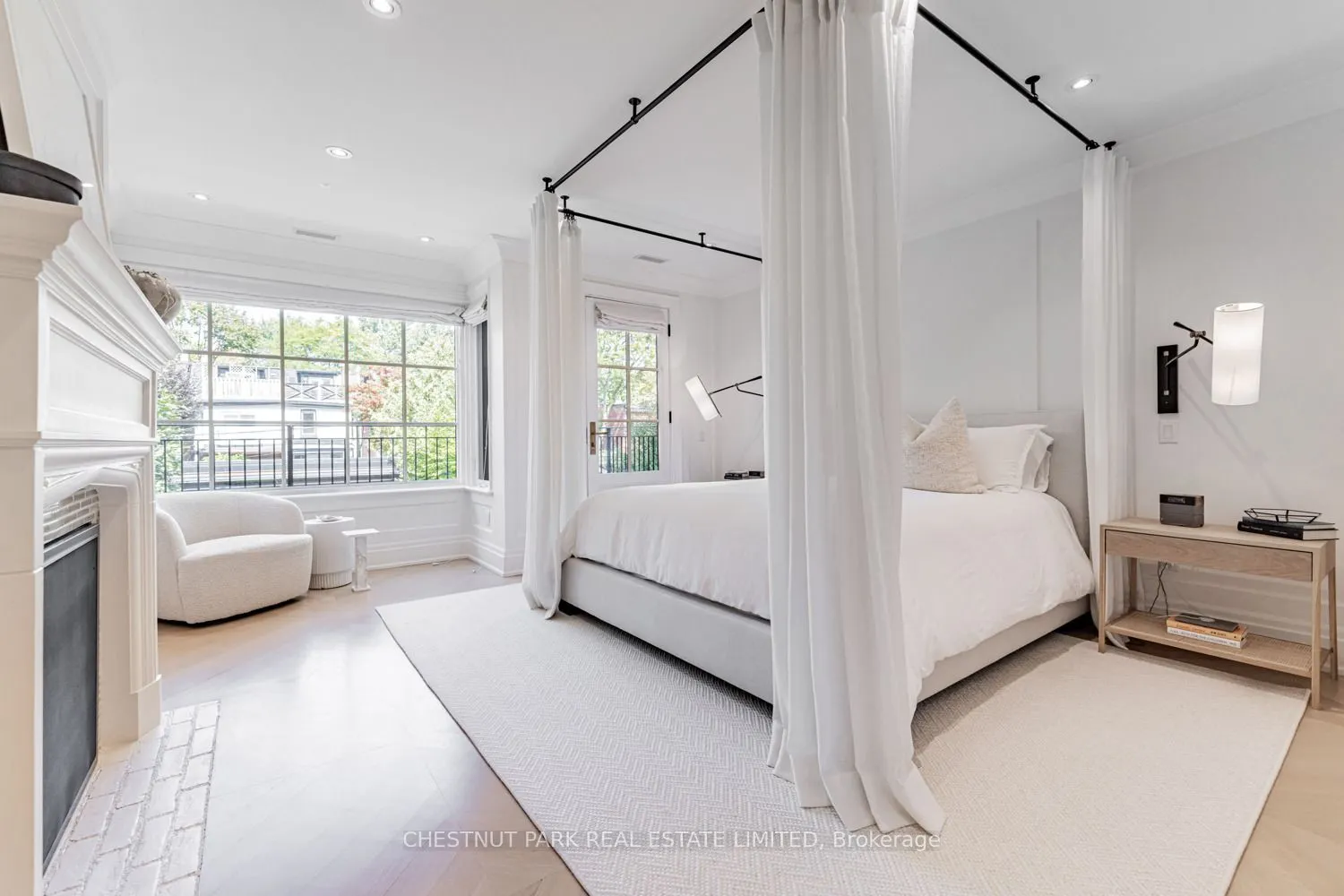 122 Roxborough Street W