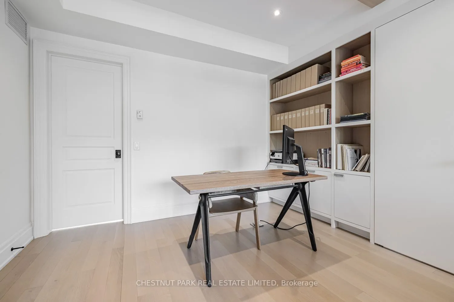 122 Roxborough Street W