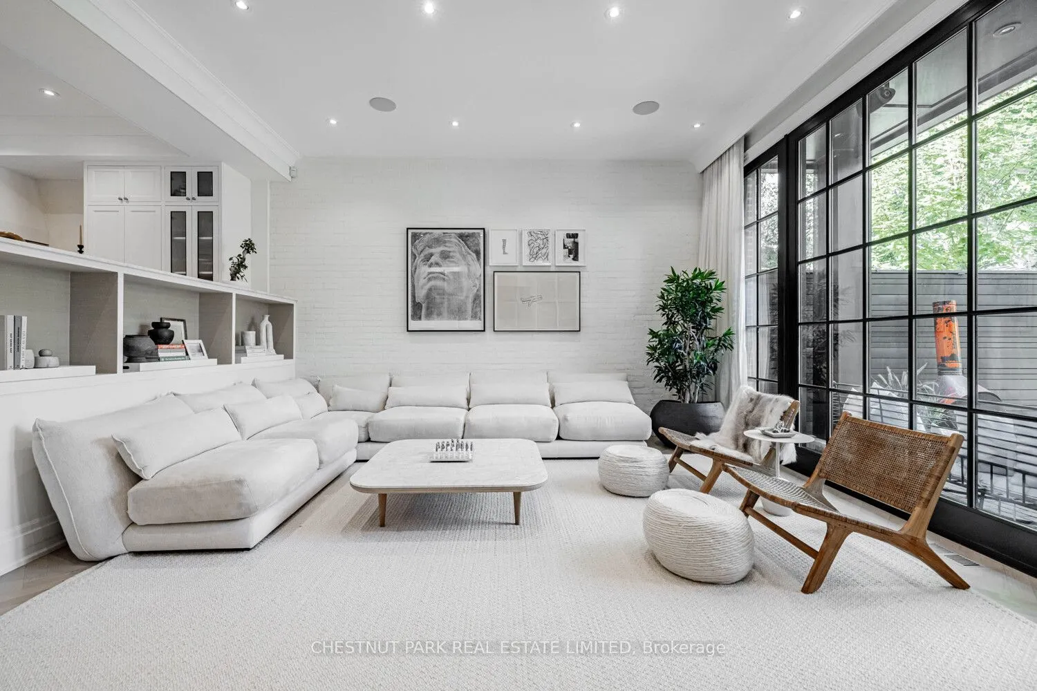 122 Roxborough Street W
