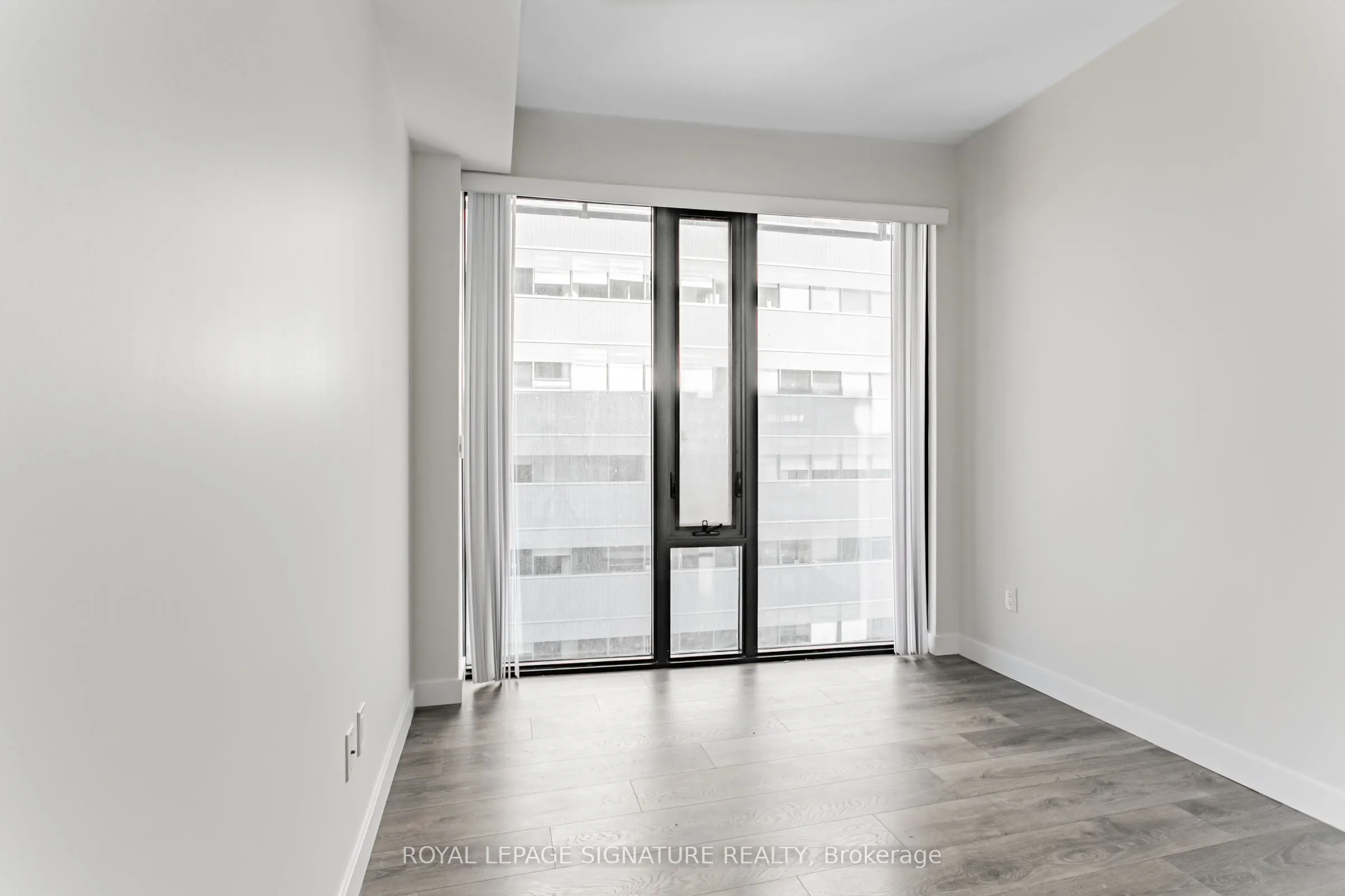 215 Queen Street W, #1805