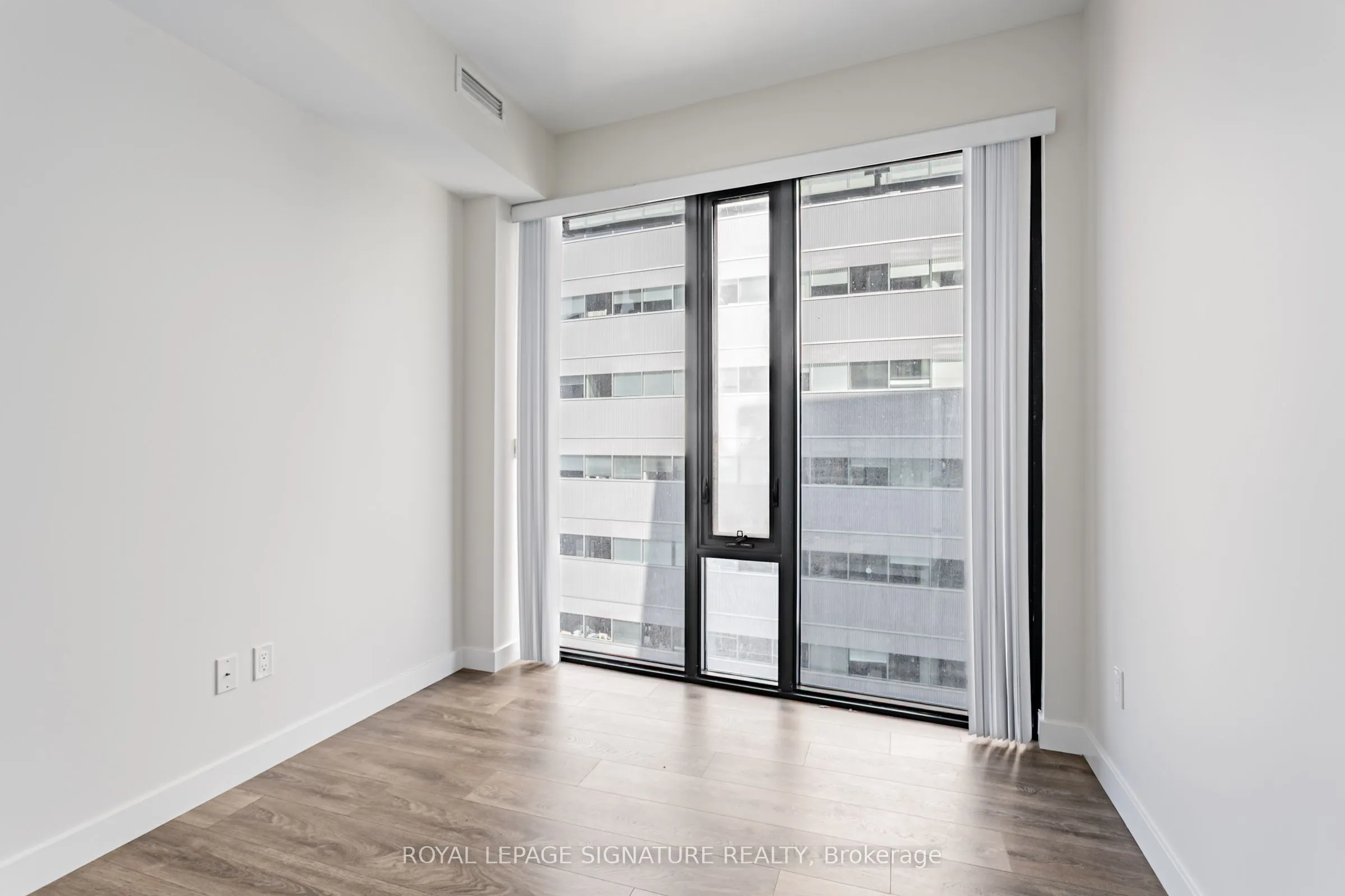 215 Queen Street W, #1805