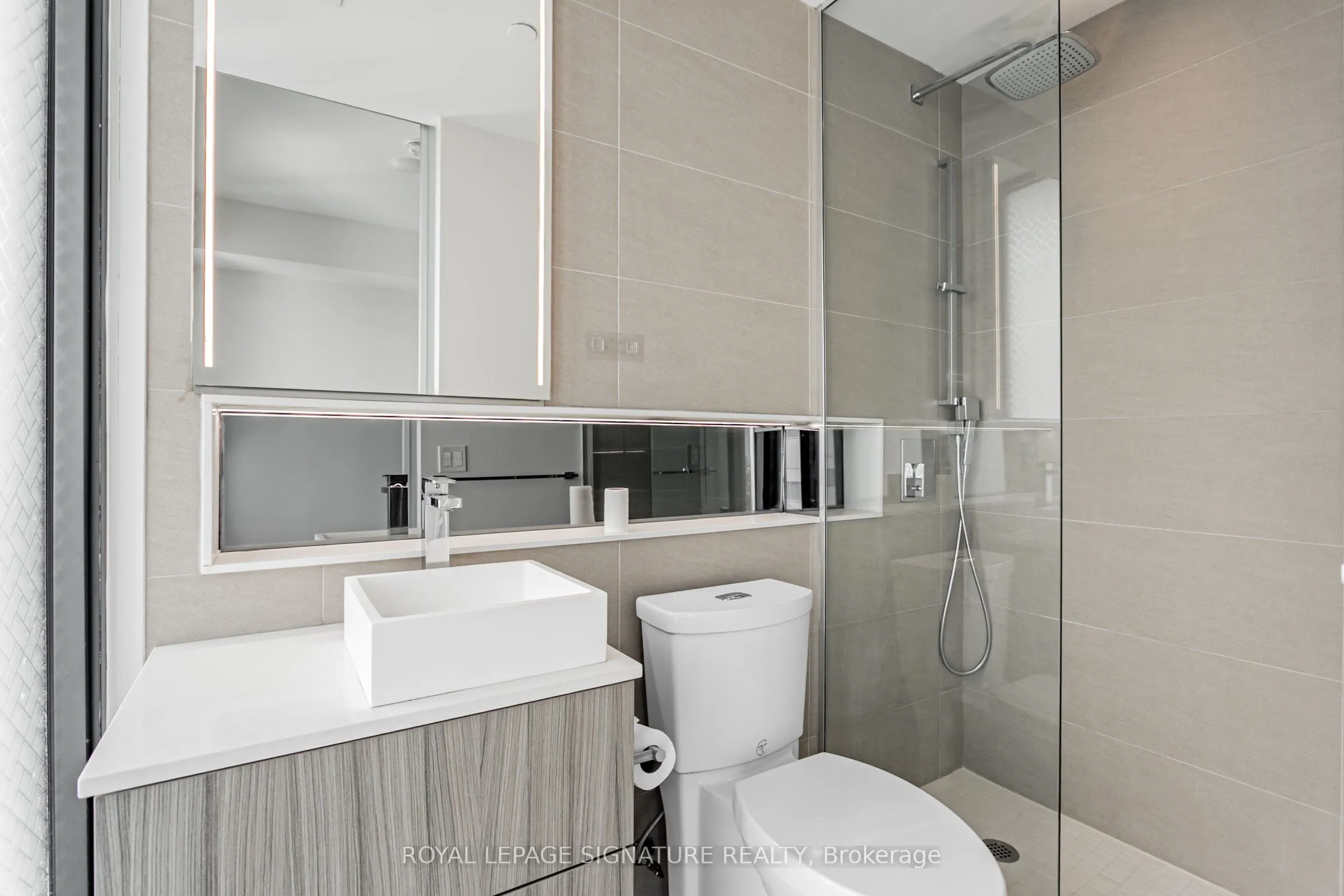 215 Queen Street W, #1805