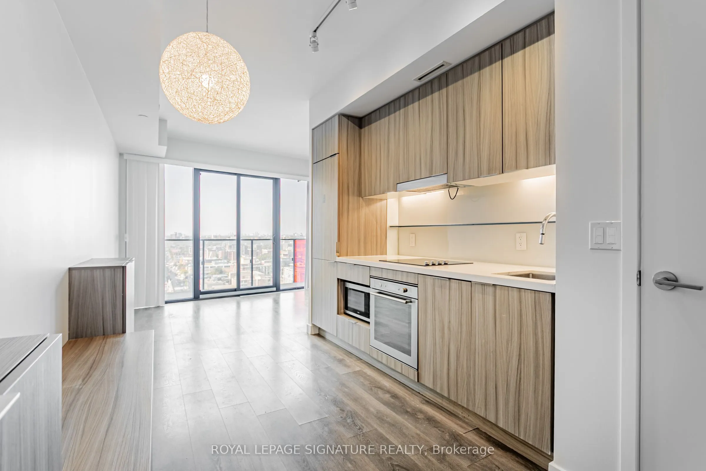 215 Queen Street W, #1805