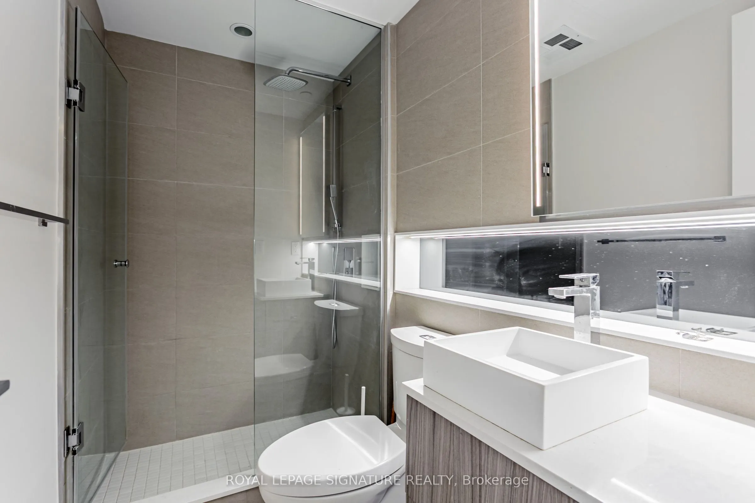 215 Queen Street W, #1805