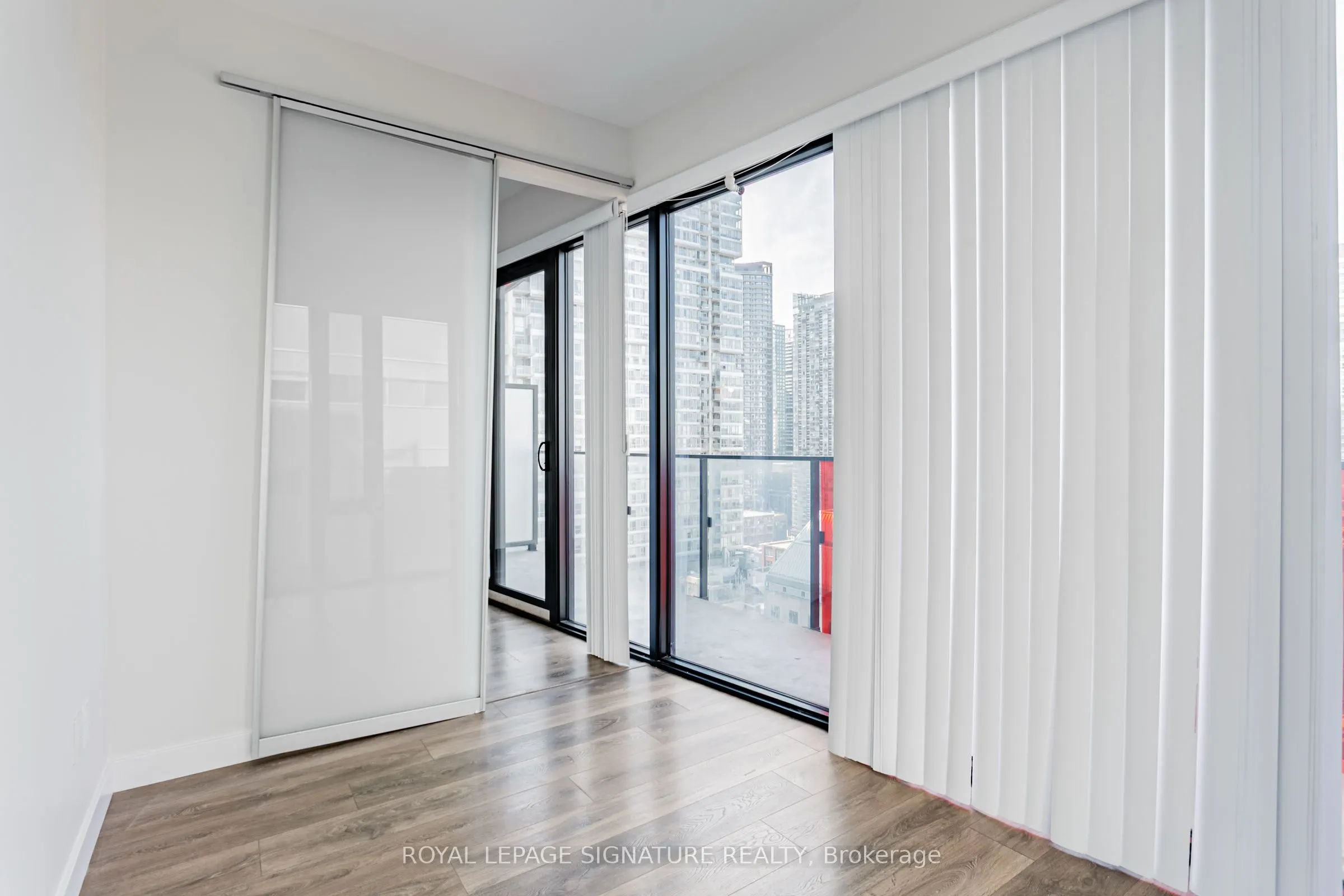 215 Queen Street W, #1805