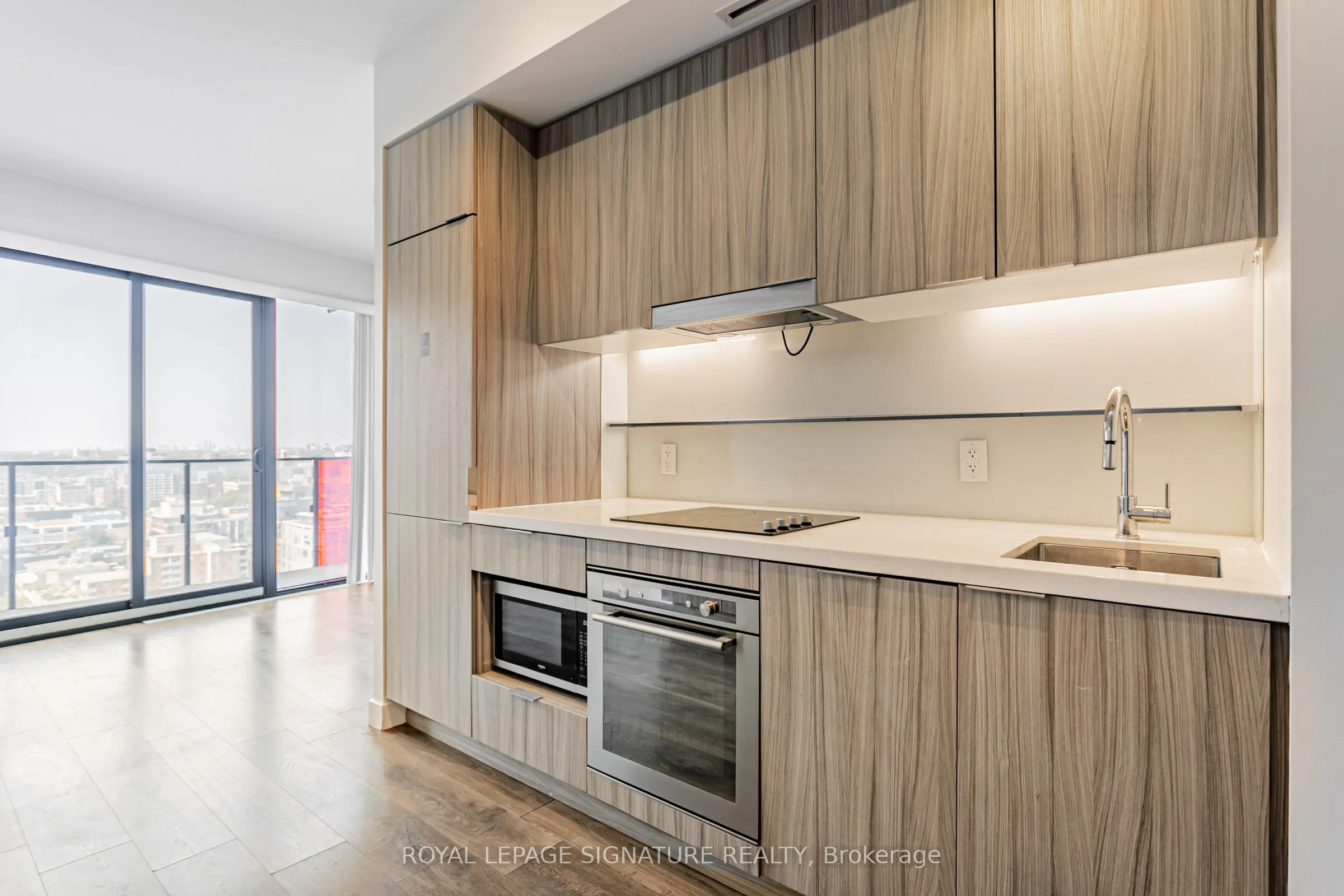 215 Queen Street W, #1805