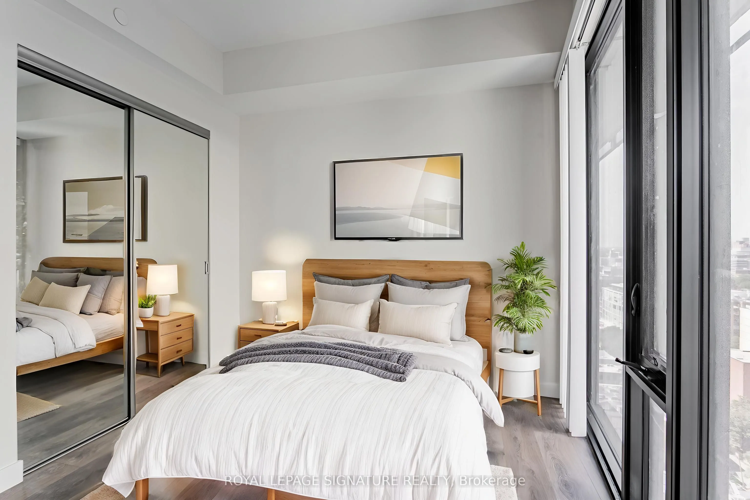 215 Queen Street W, #1805