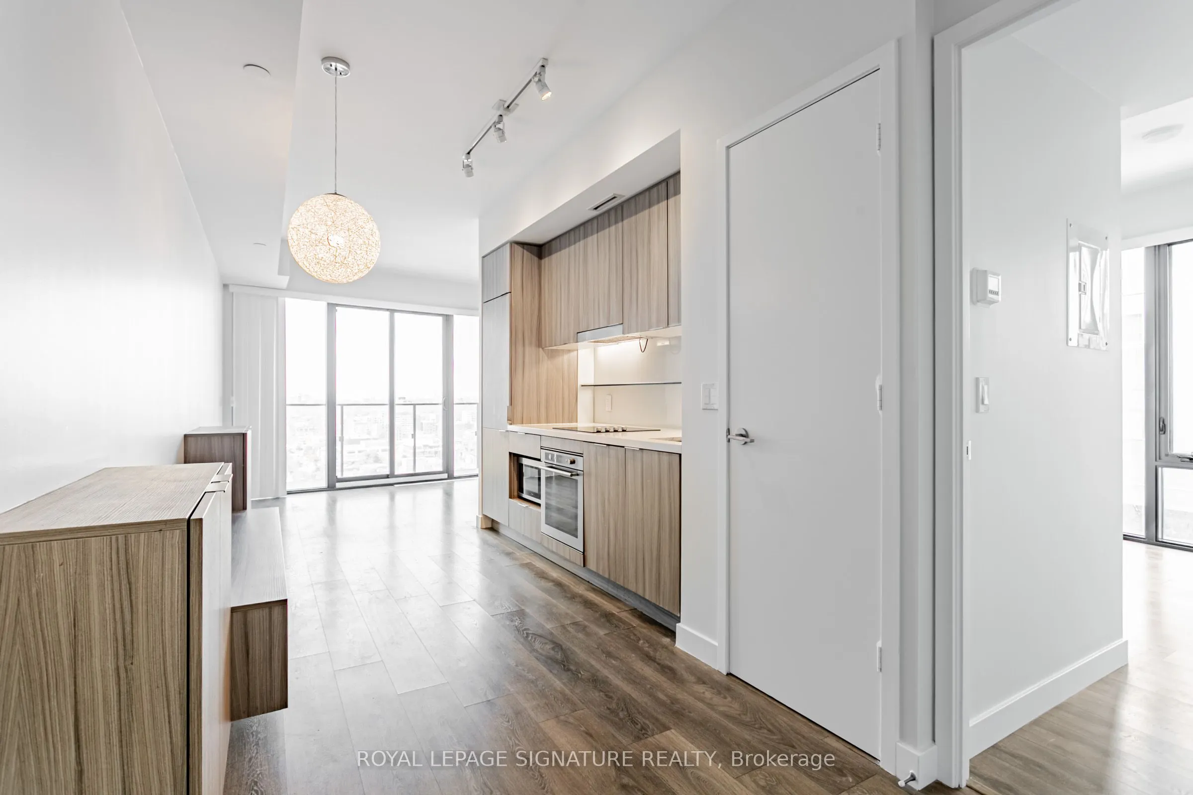 215 Queen Street W, #1805