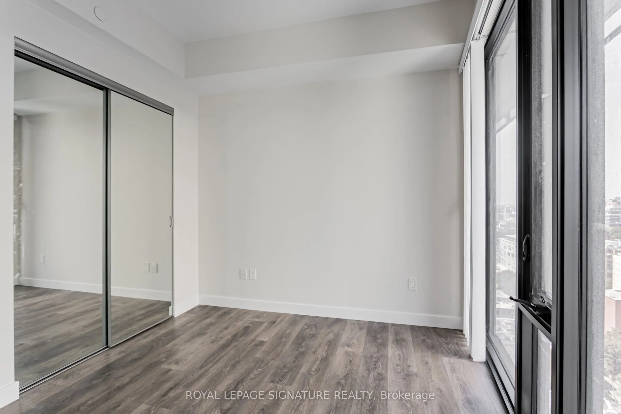 215 Queen Street W, #1805