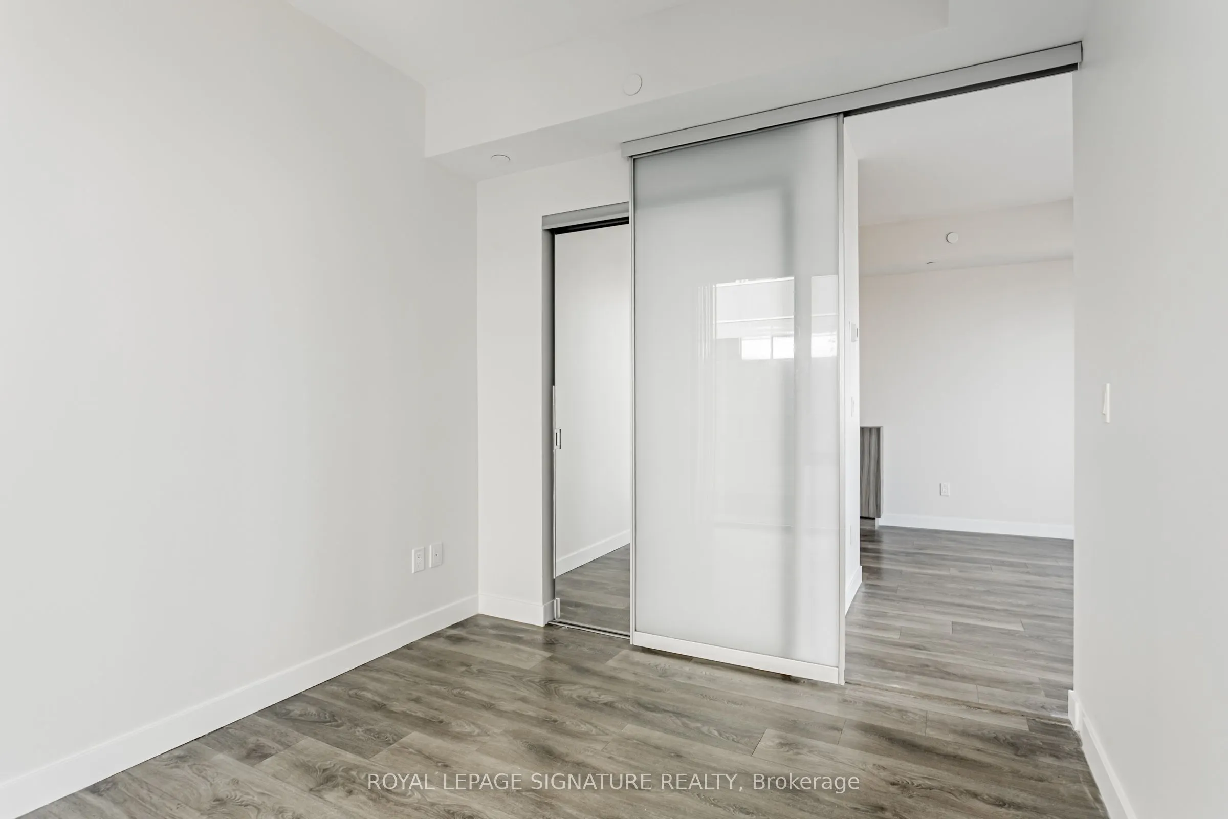 215 Queen Street W, #1805