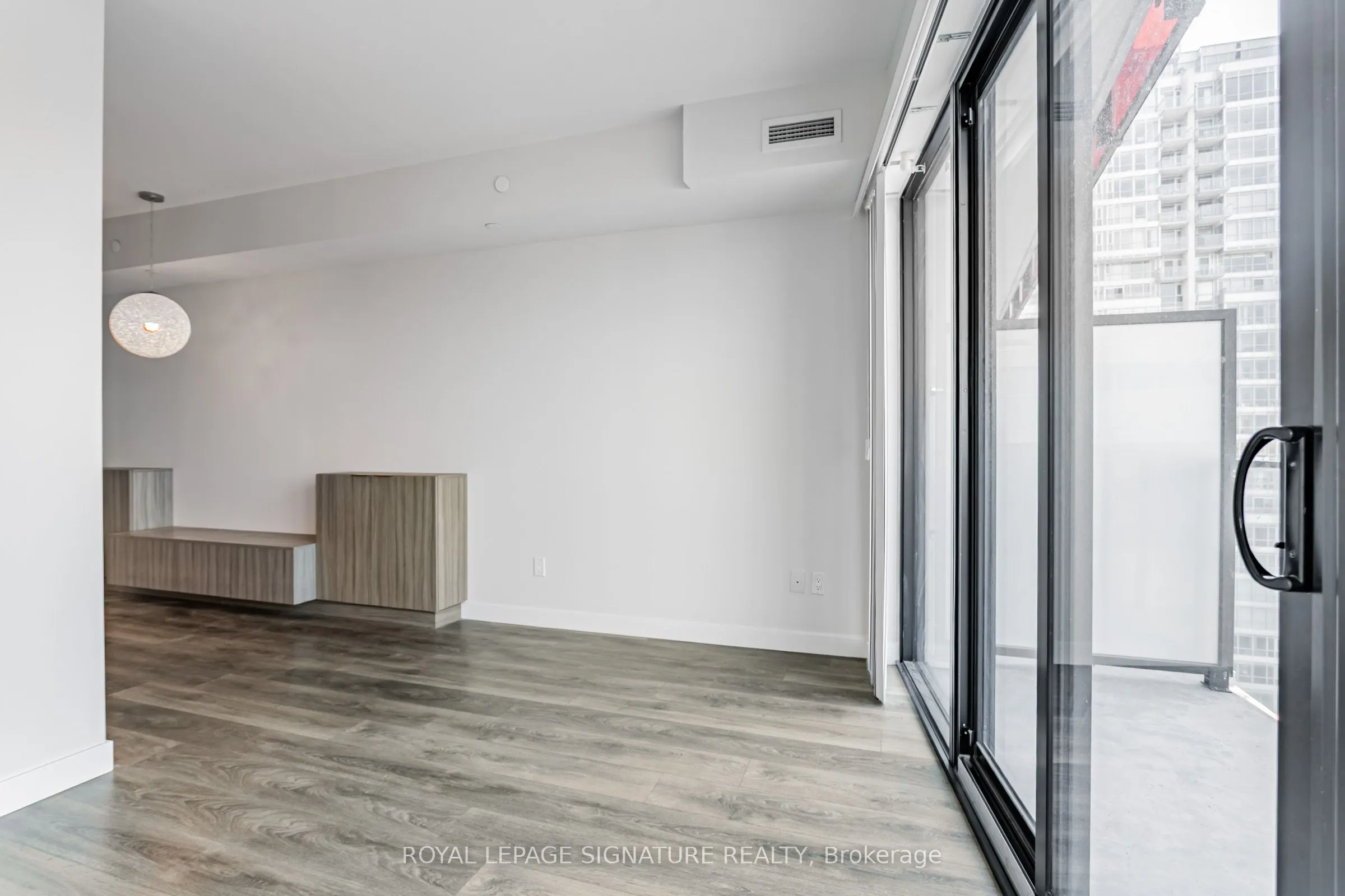215 Queen Street W, #1805