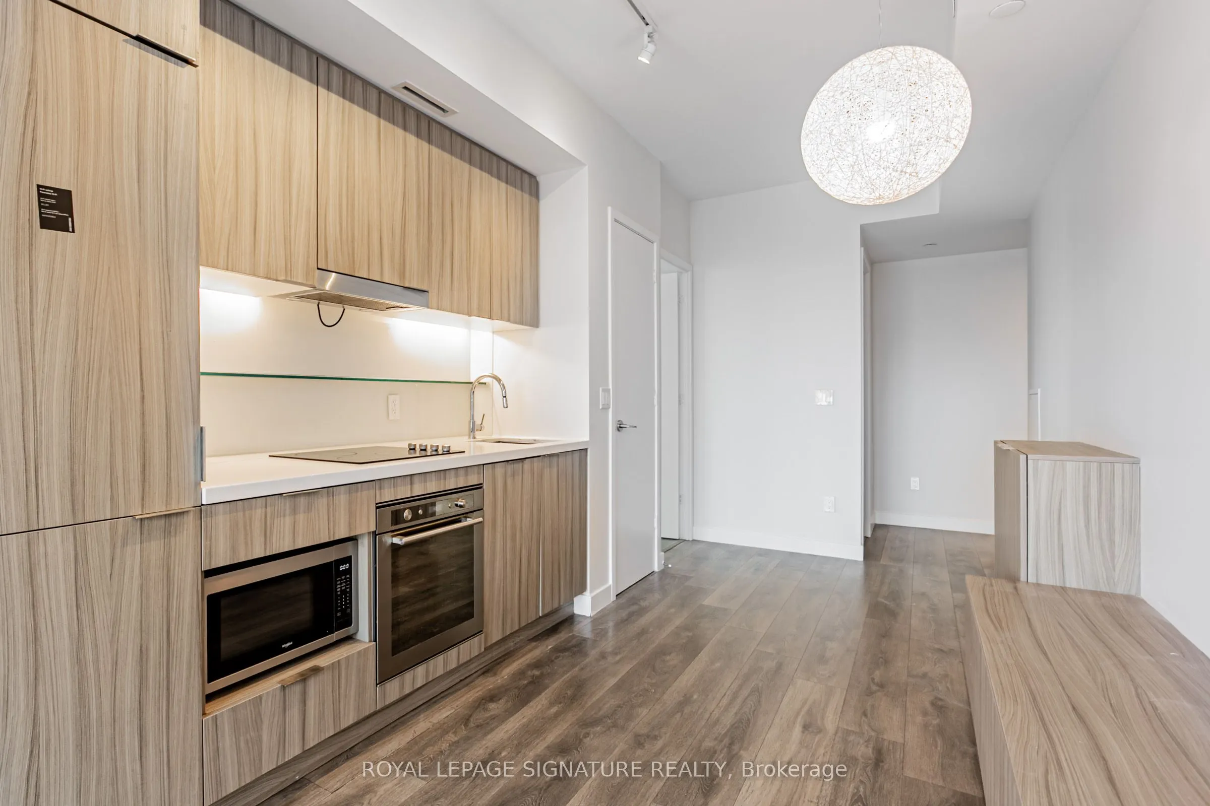 215 Queen Street W, #1805