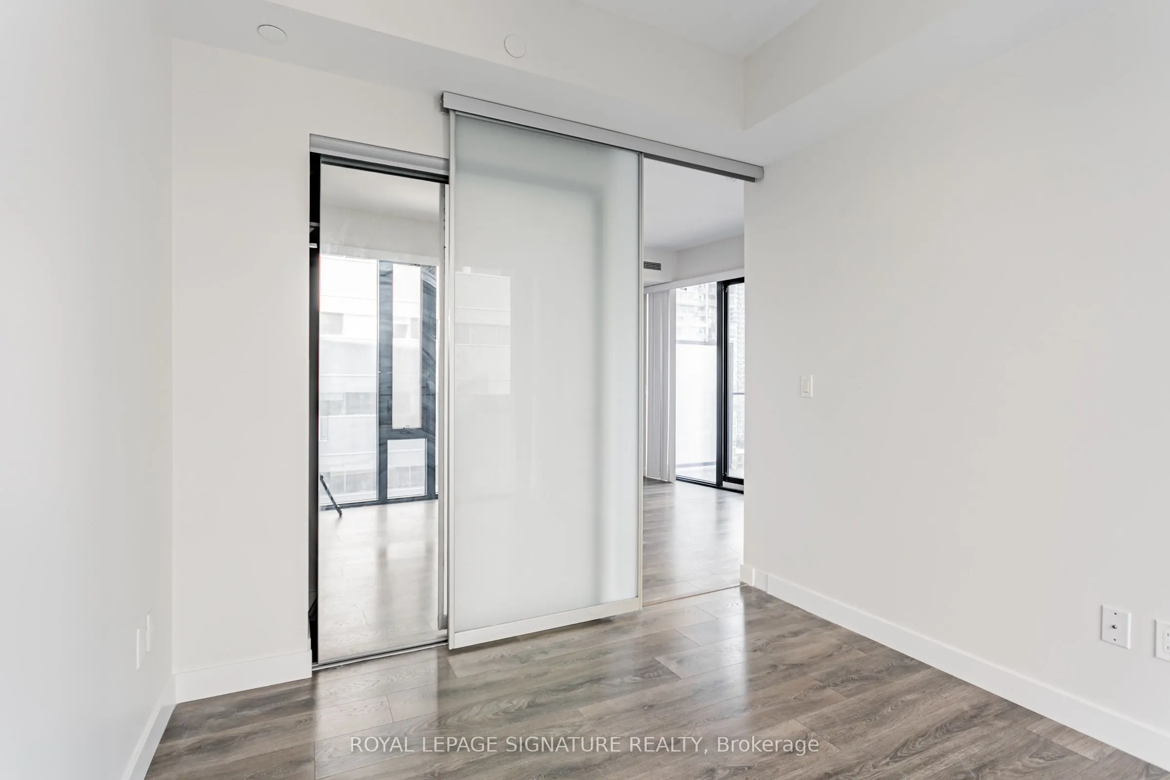 215 Queen Street W, #1805