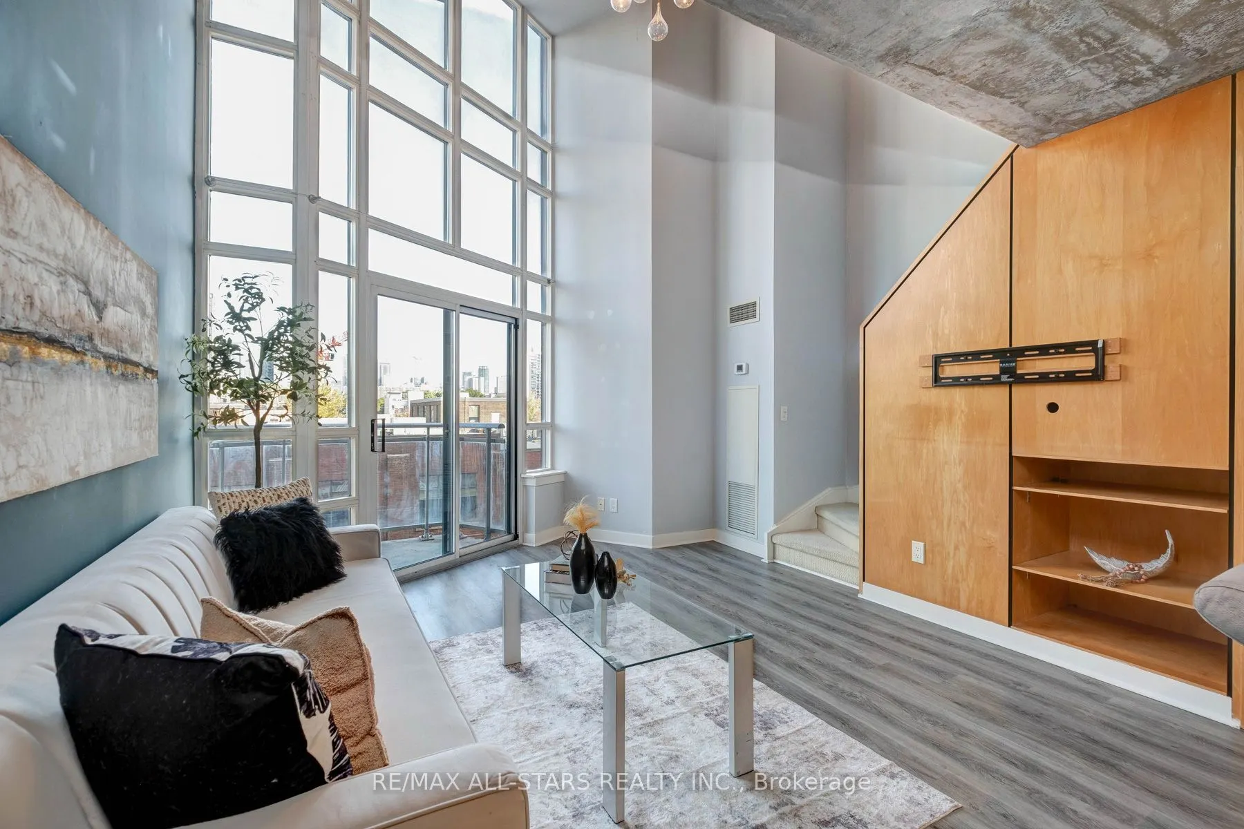 255 Richmond Street E, #409