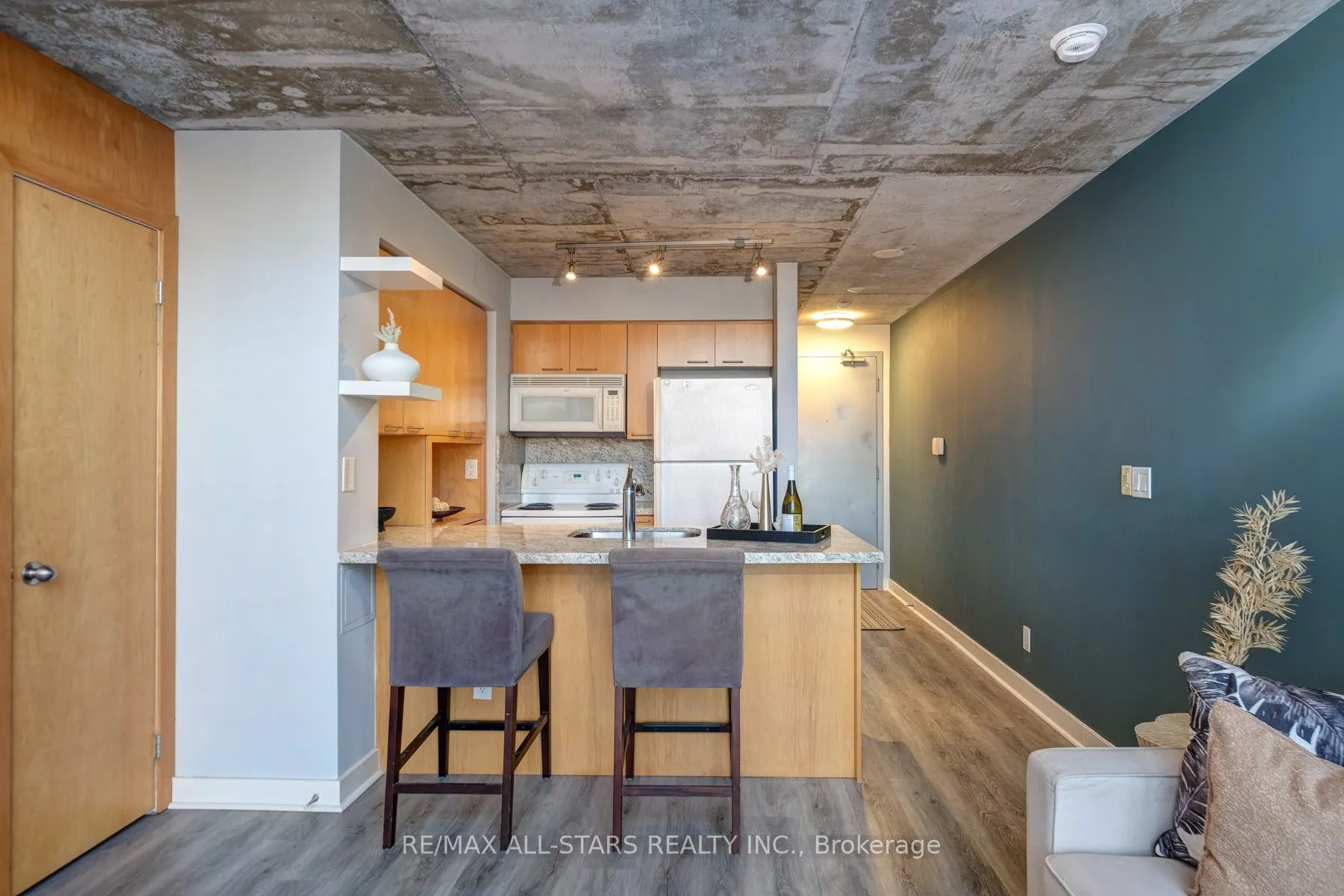255 Richmond Street E, #409