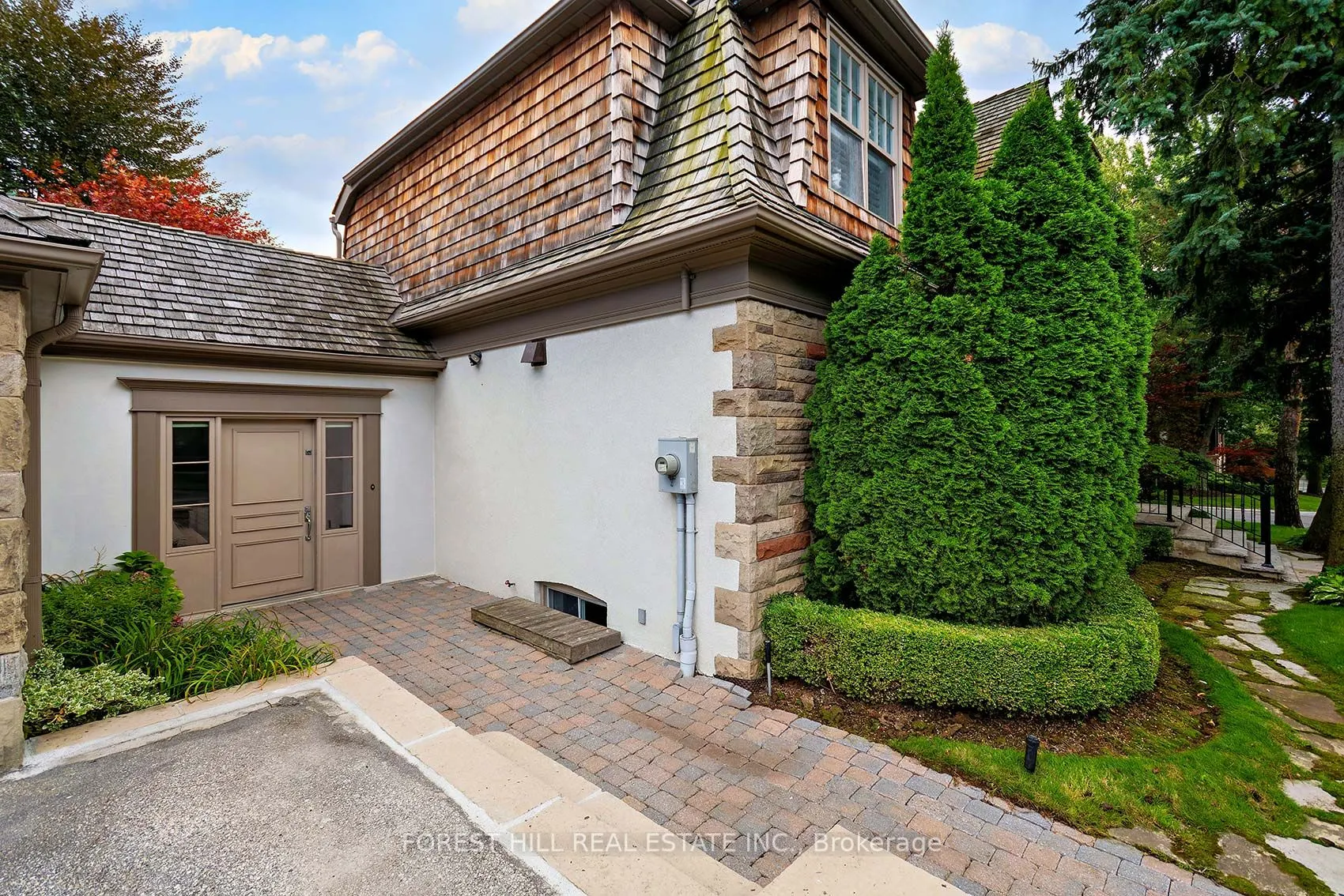 16 Forest Ridge Drive