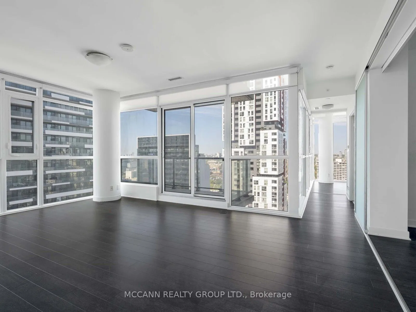 290 Adelaide Street W