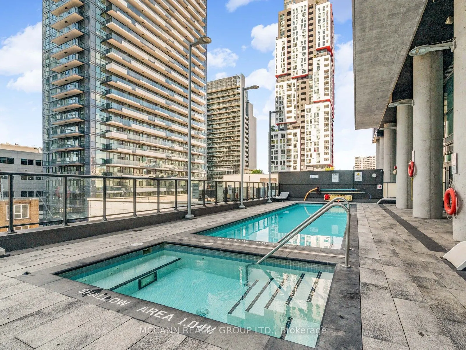 290 Adelaide Street W