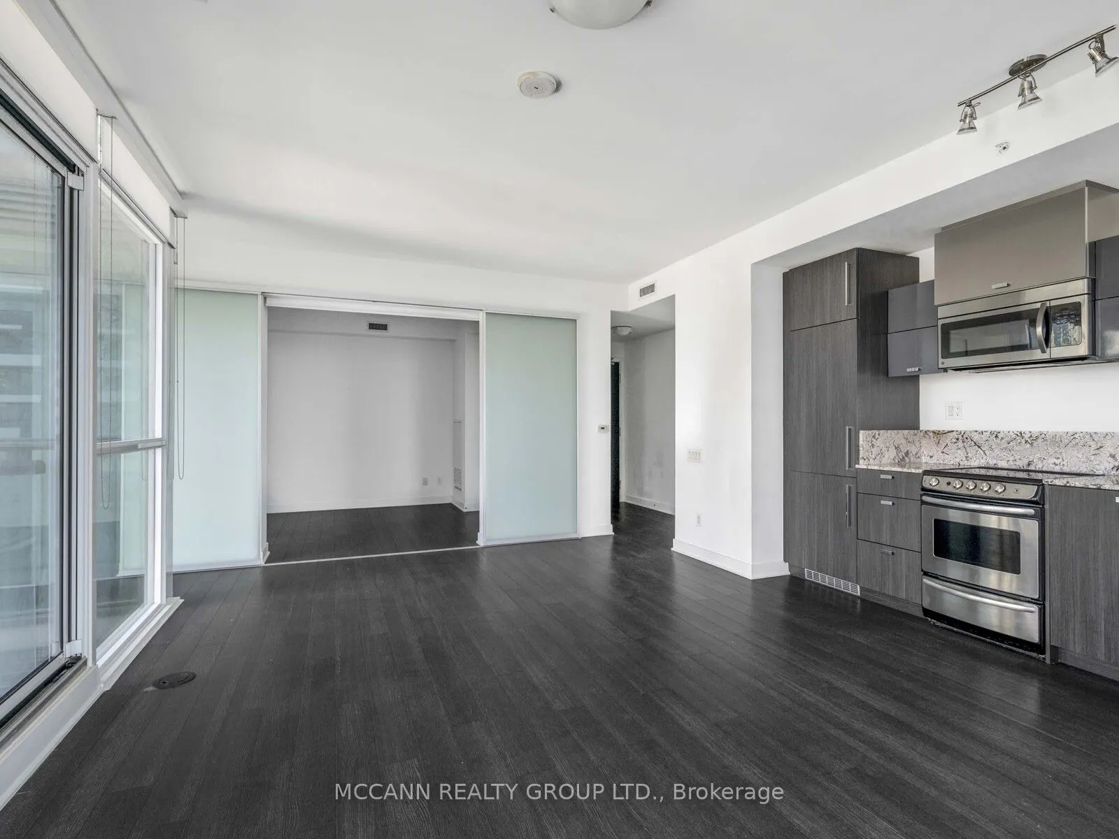 290 Adelaide Street W