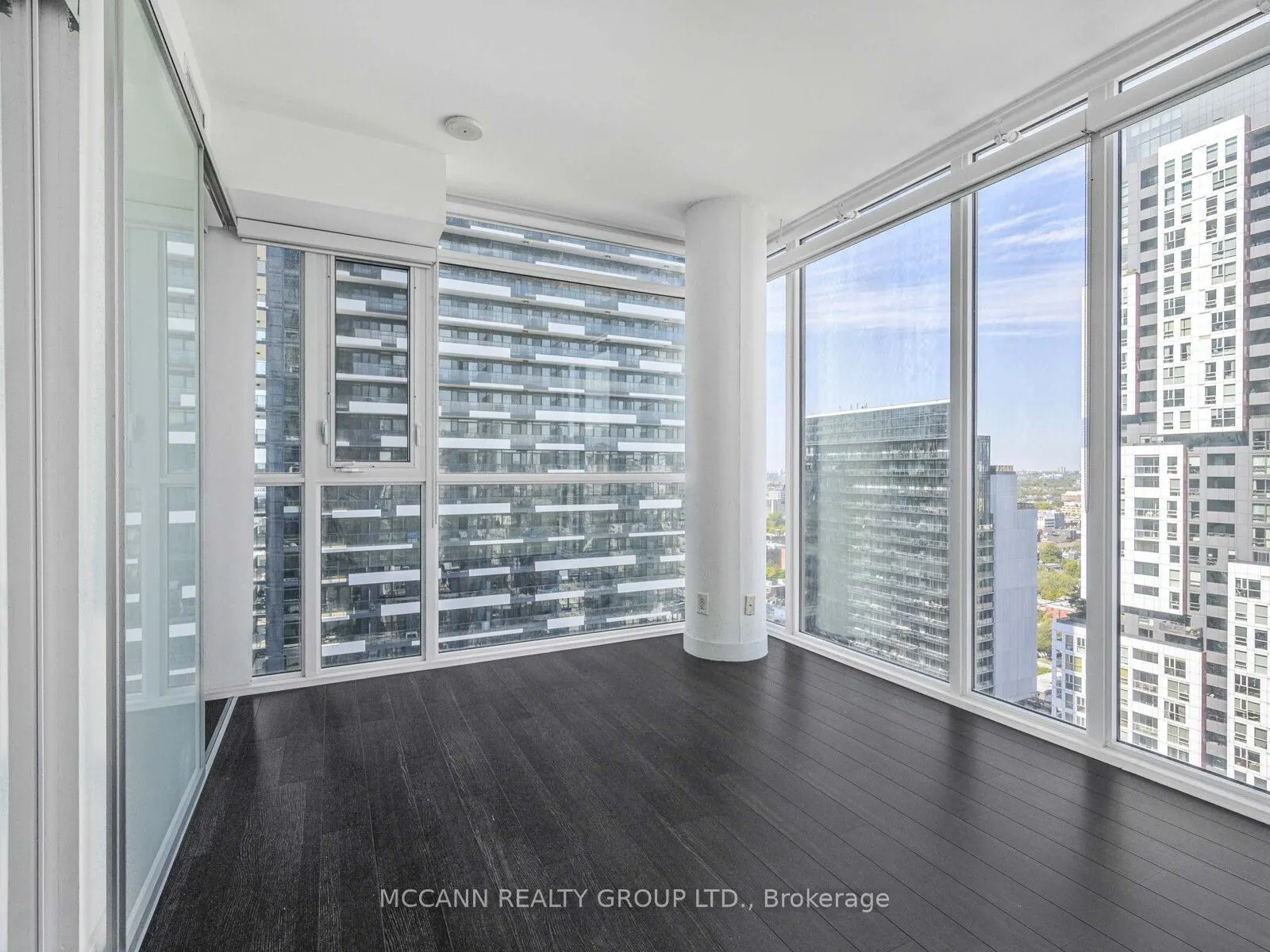 290 Adelaide Street W