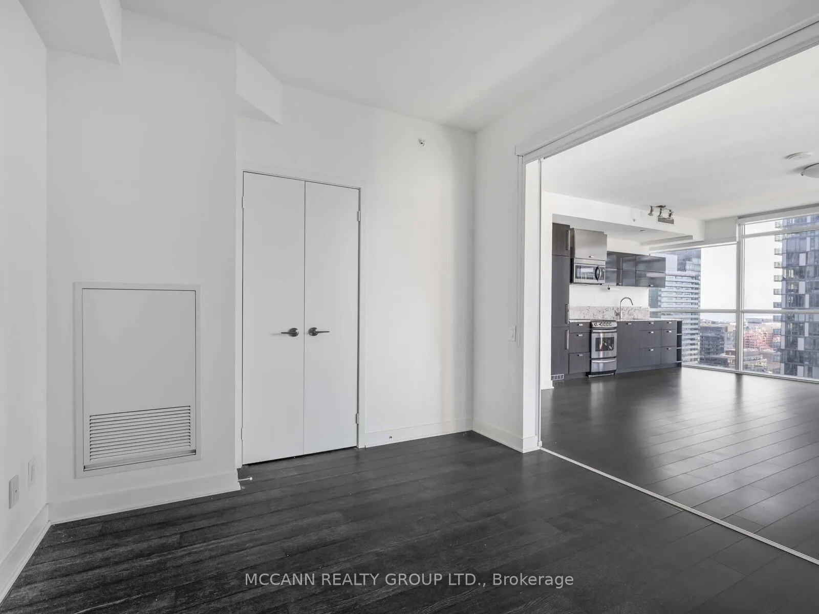 290 Adelaide Street W