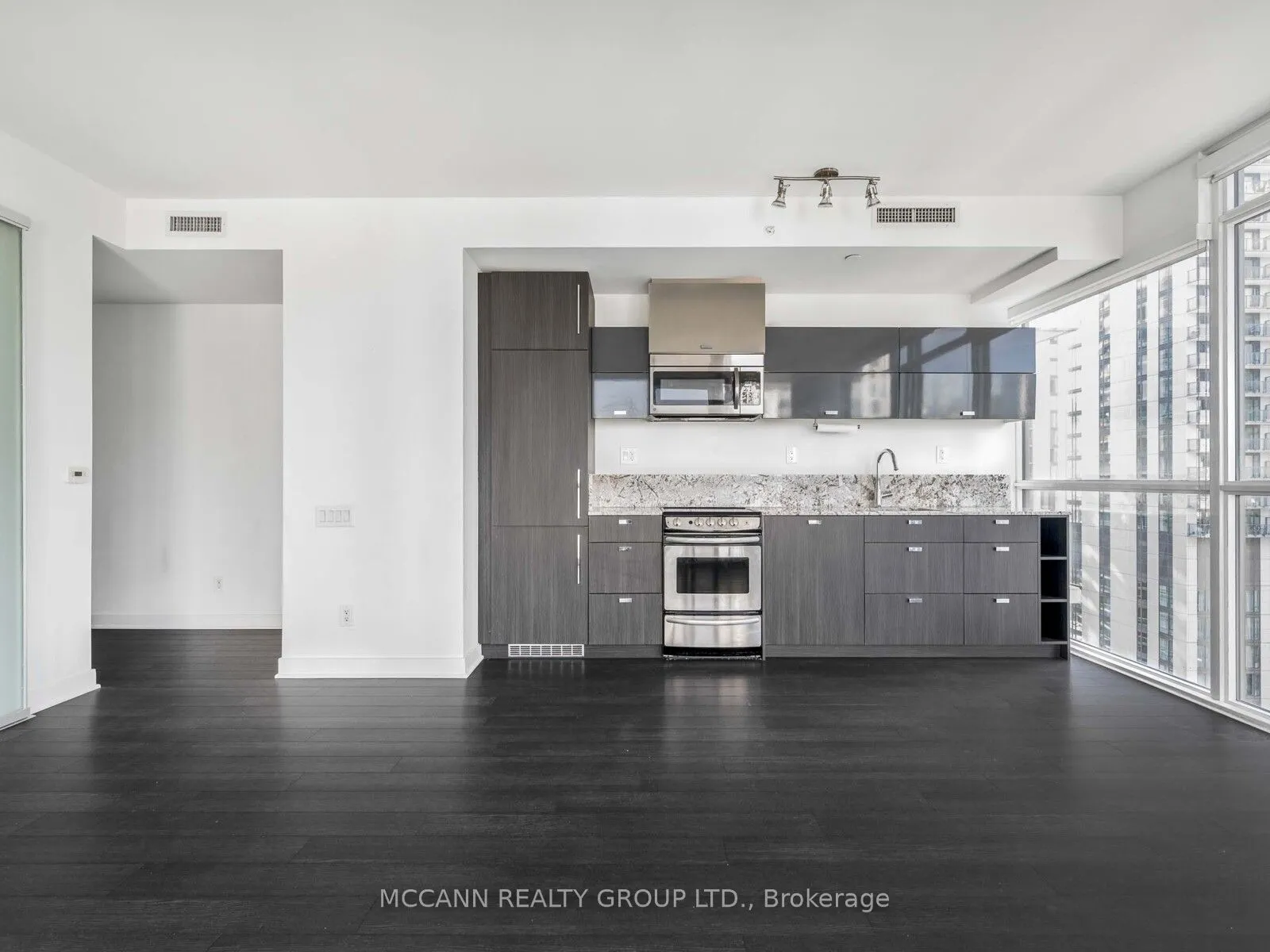 290 Adelaide Street W