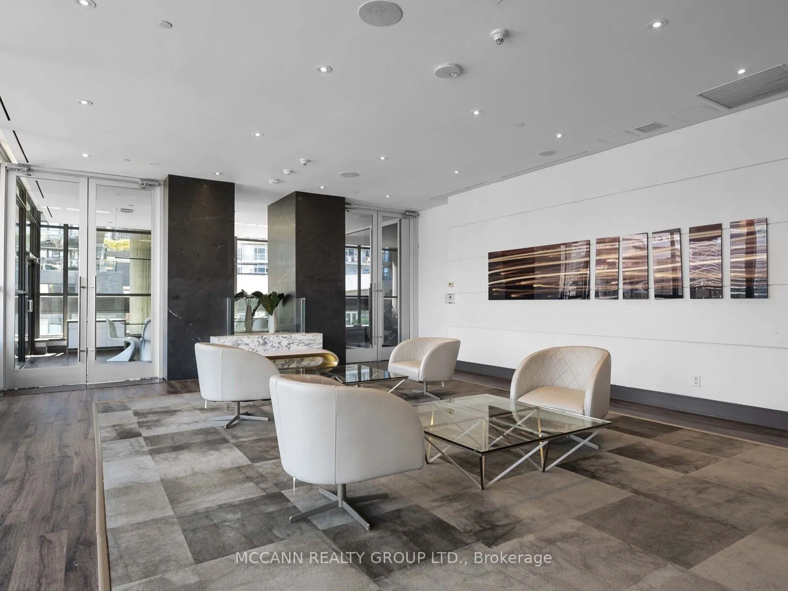 290 Adelaide Street W