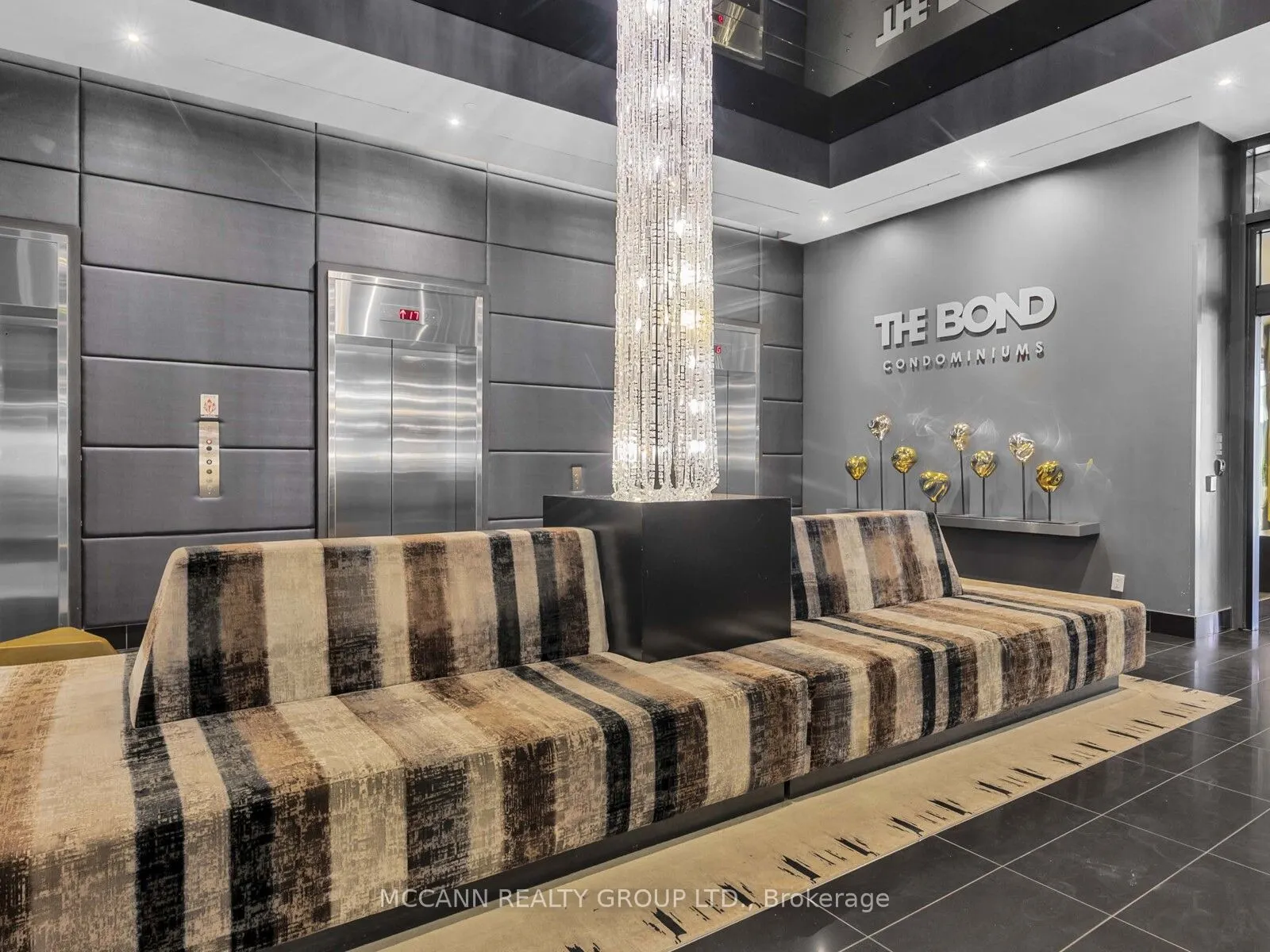 290 Adelaide Street W