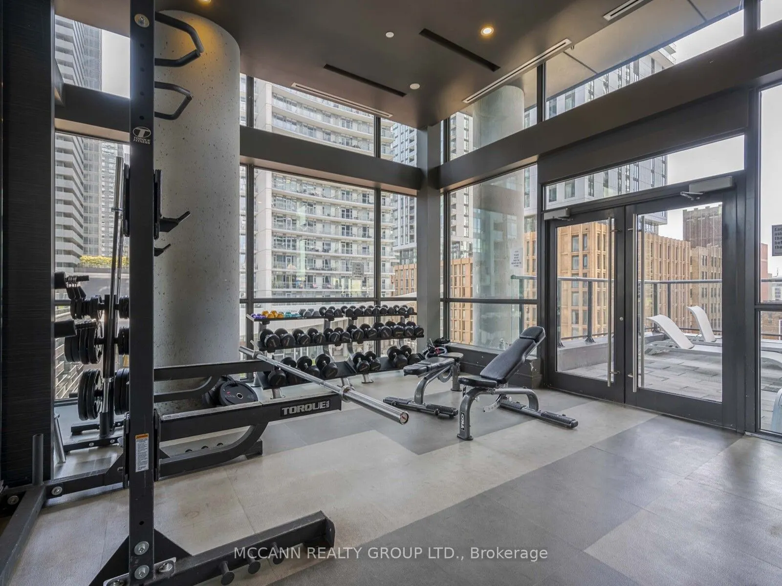 290 Adelaide Street W
